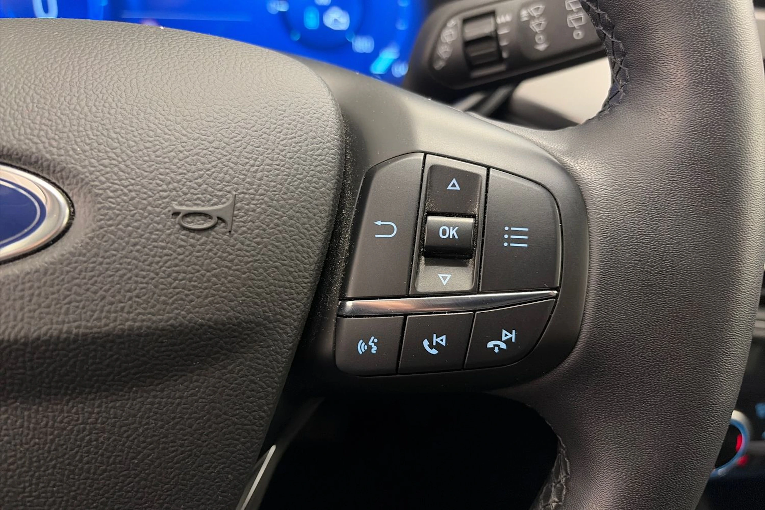 punainen Ford Kuga 2023 kuva 18.
