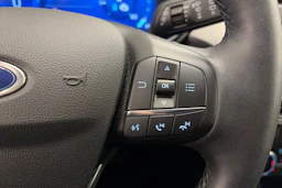 punainen Ford Kuga 2023 kuva 18.