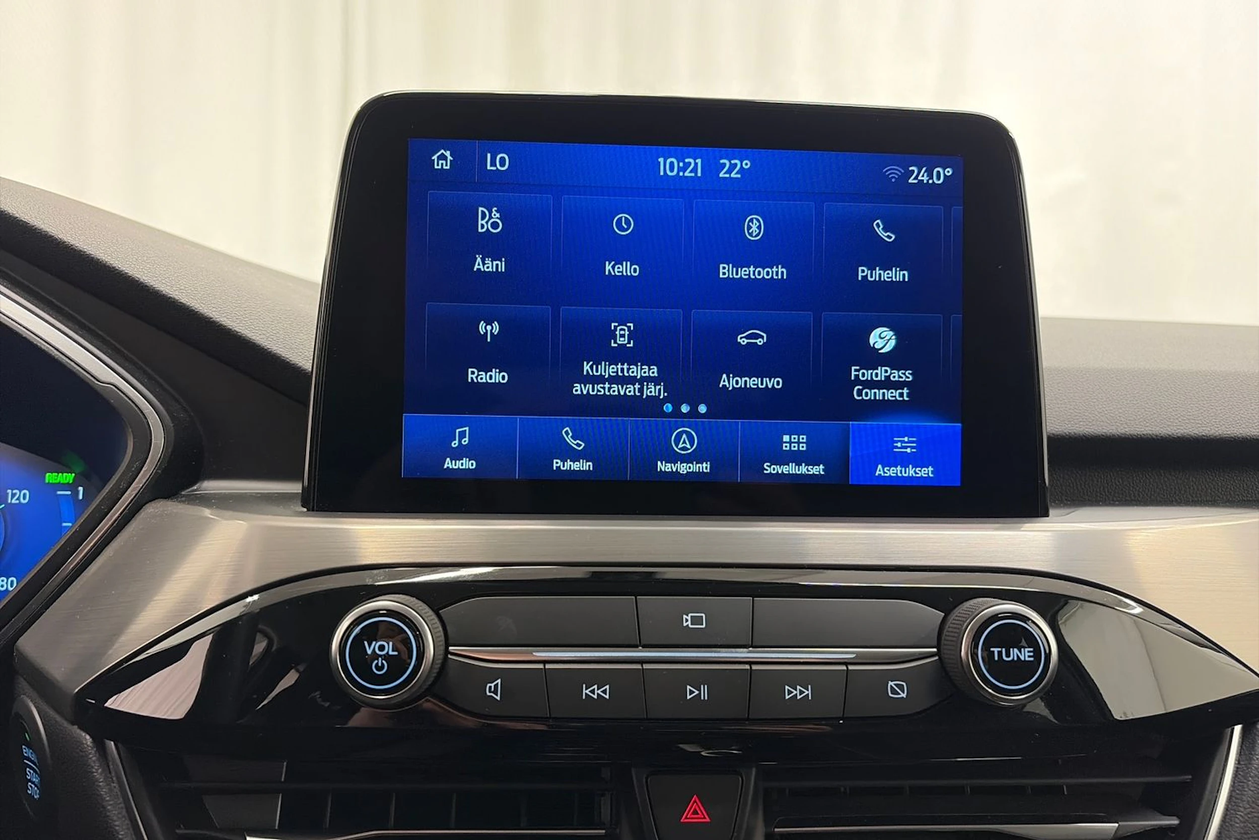 punainen Ford Kuga 2023 kuva 19.