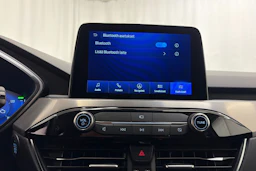 punainen Ford Kuga 2023 kuva 25.