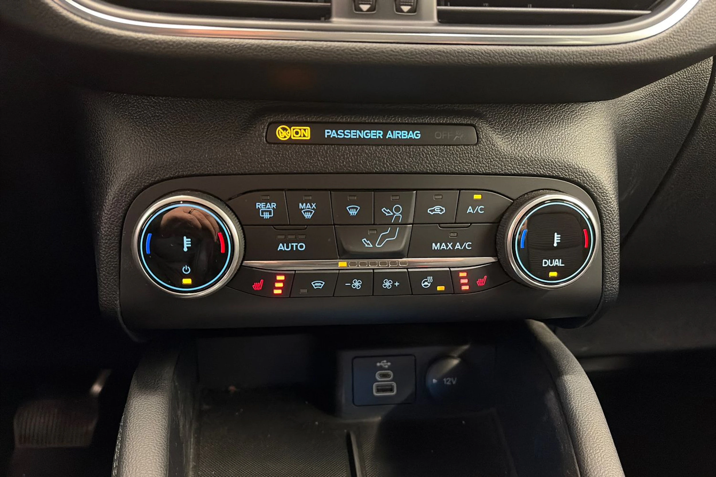 punainen Ford Kuga 2023 kuva 26.