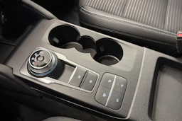 punainen Ford Kuga 2023 kuva 27.