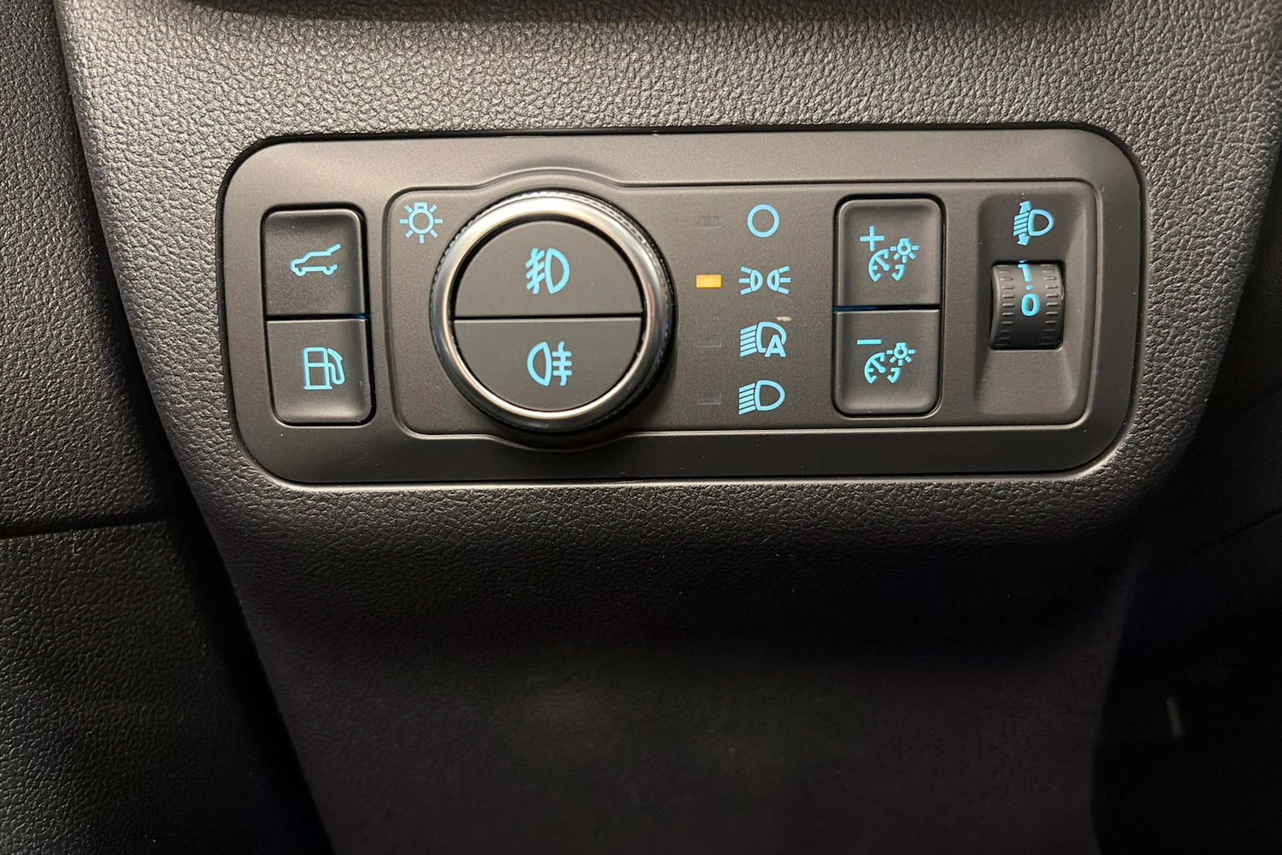 punainen Ford Kuga 2023 kuva 28.