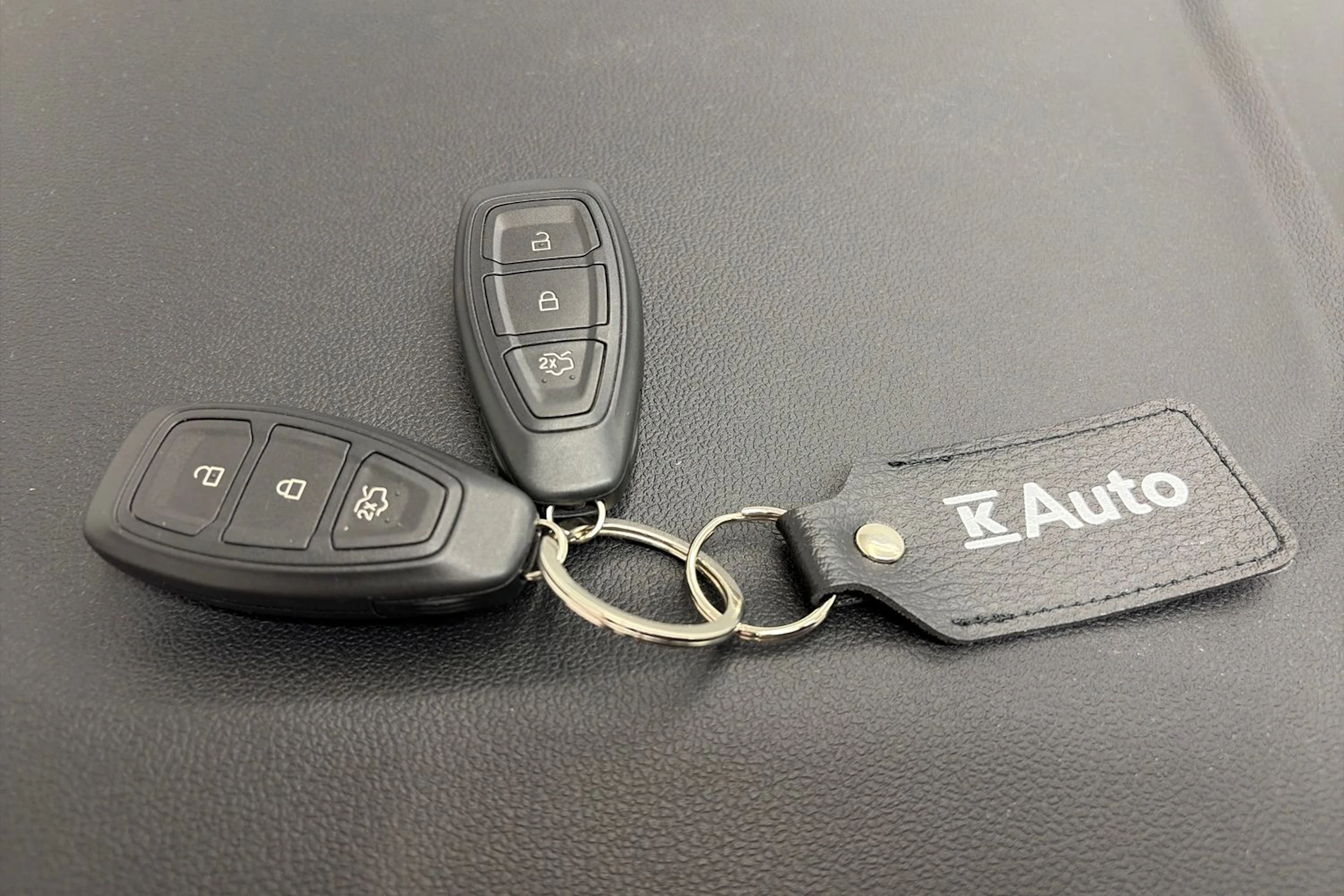 punainen Ford Kuga 2023 kuva 30.