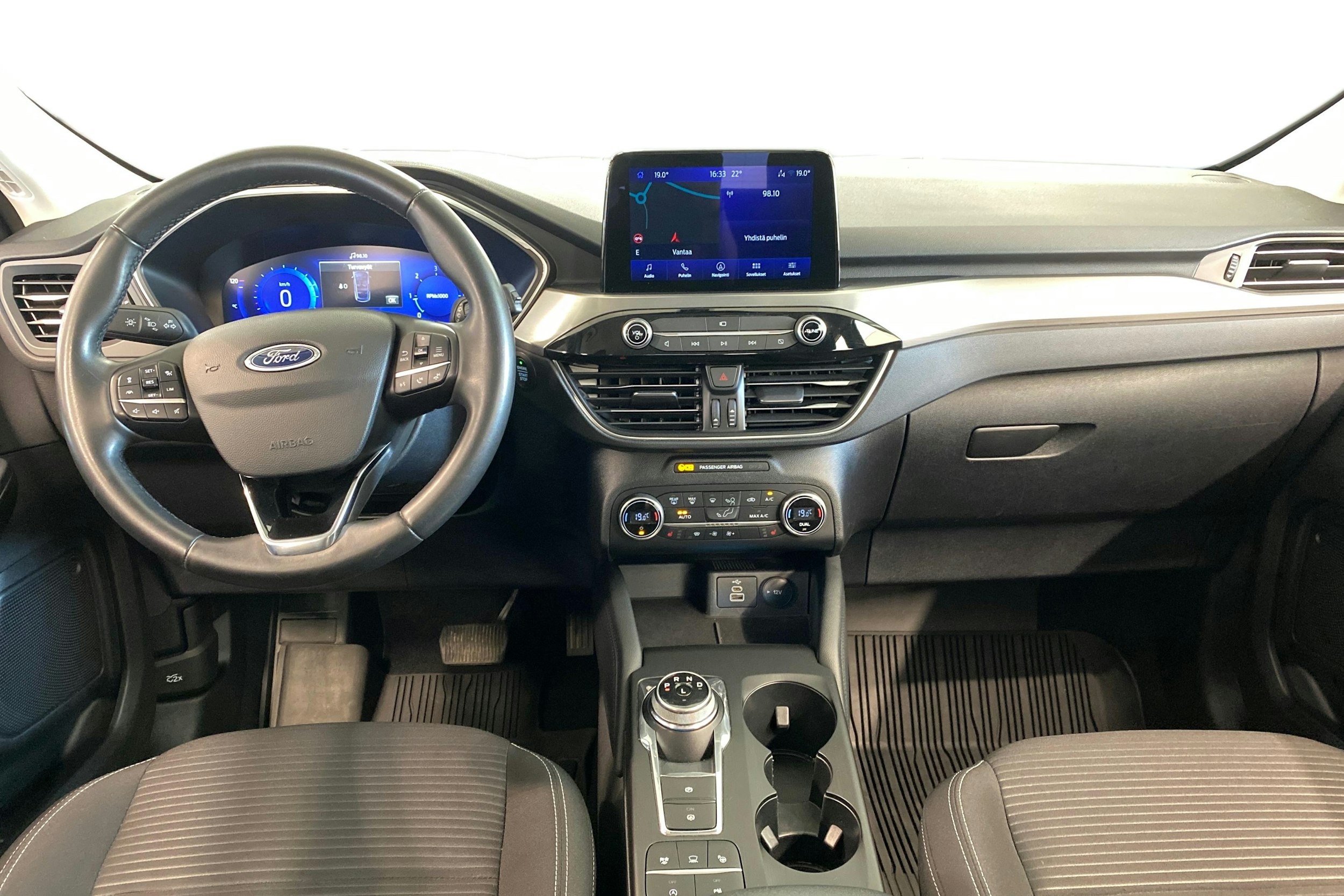 sininen Ford Kuga 2023 kuva 9.