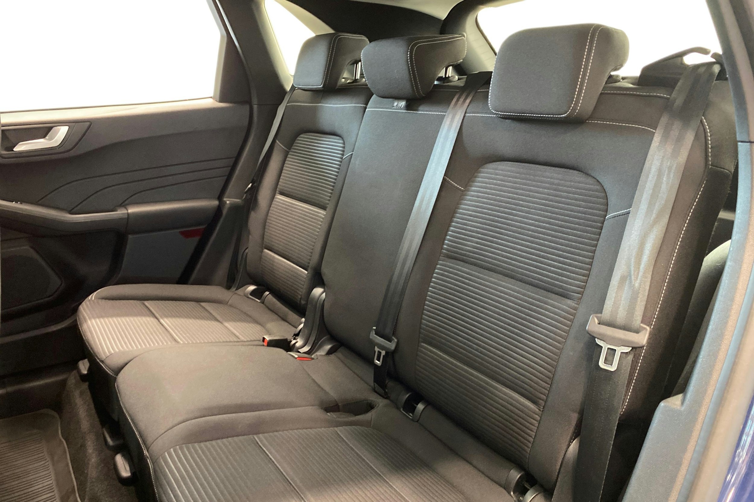 sininen Ford Kuga 2023 kuva 10.