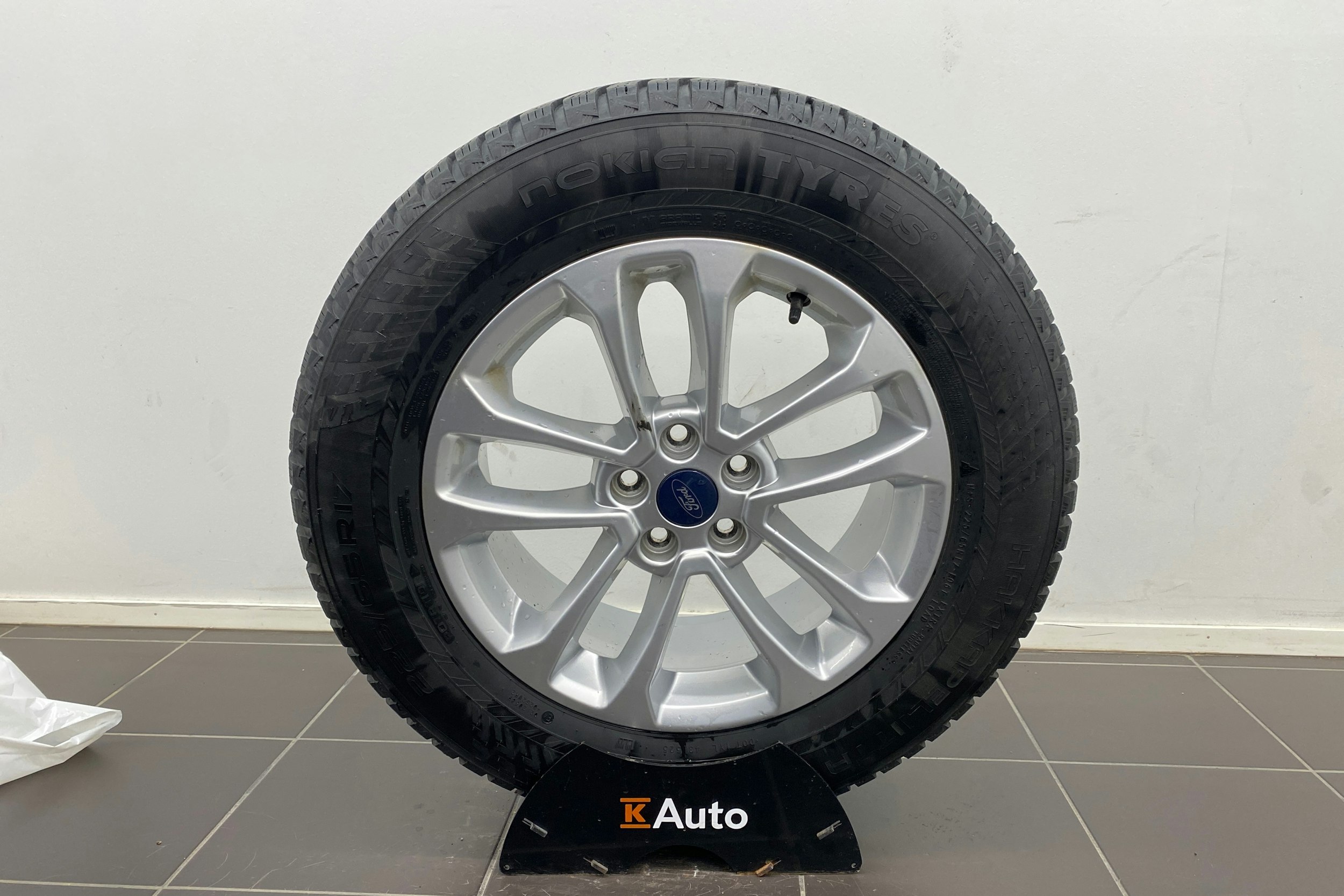 sininen Ford Kuga 2023 kuva 13.