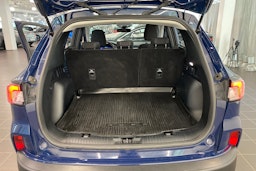 sininen Ford Kuga 2023 kuva 16.