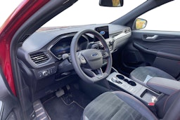 met. punainen Ford Kuga 2024 kuva 3.