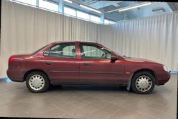 Punainen Ford MONDEO 1998 kuva 8.