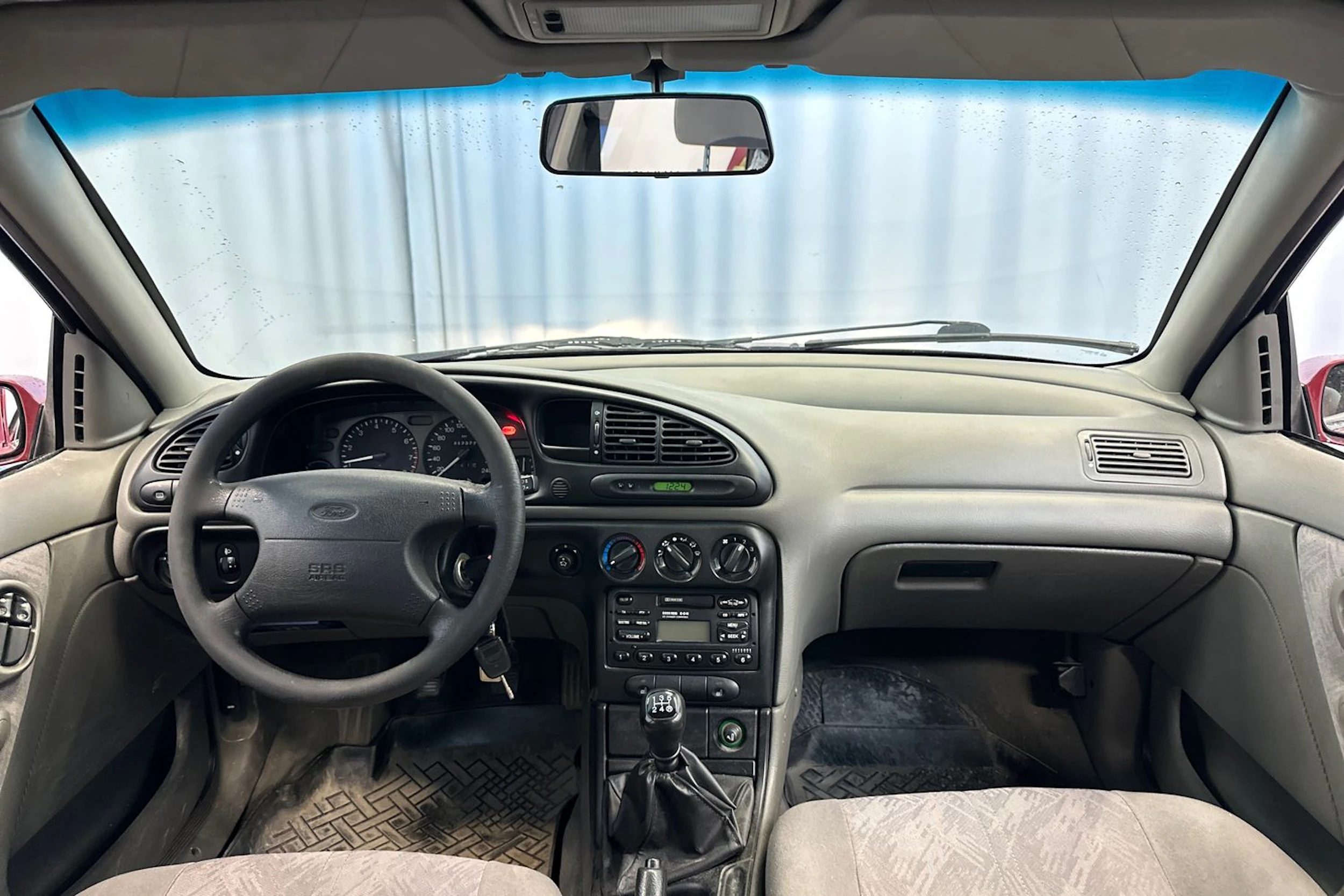 Punainen Ford MONDEO 1998 kuva 12.
