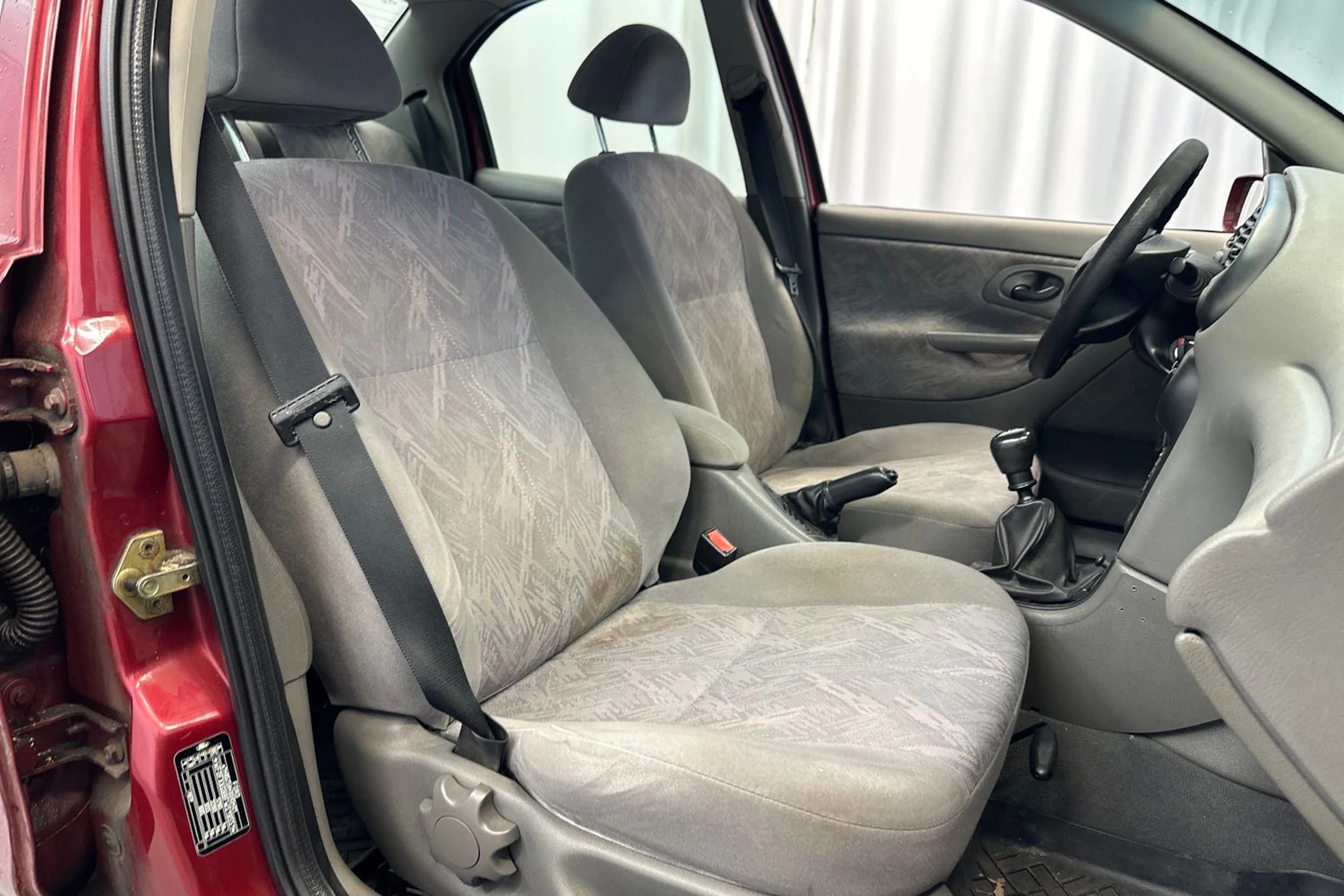 Punainen Ford MONDEO 1998 kuva 14.