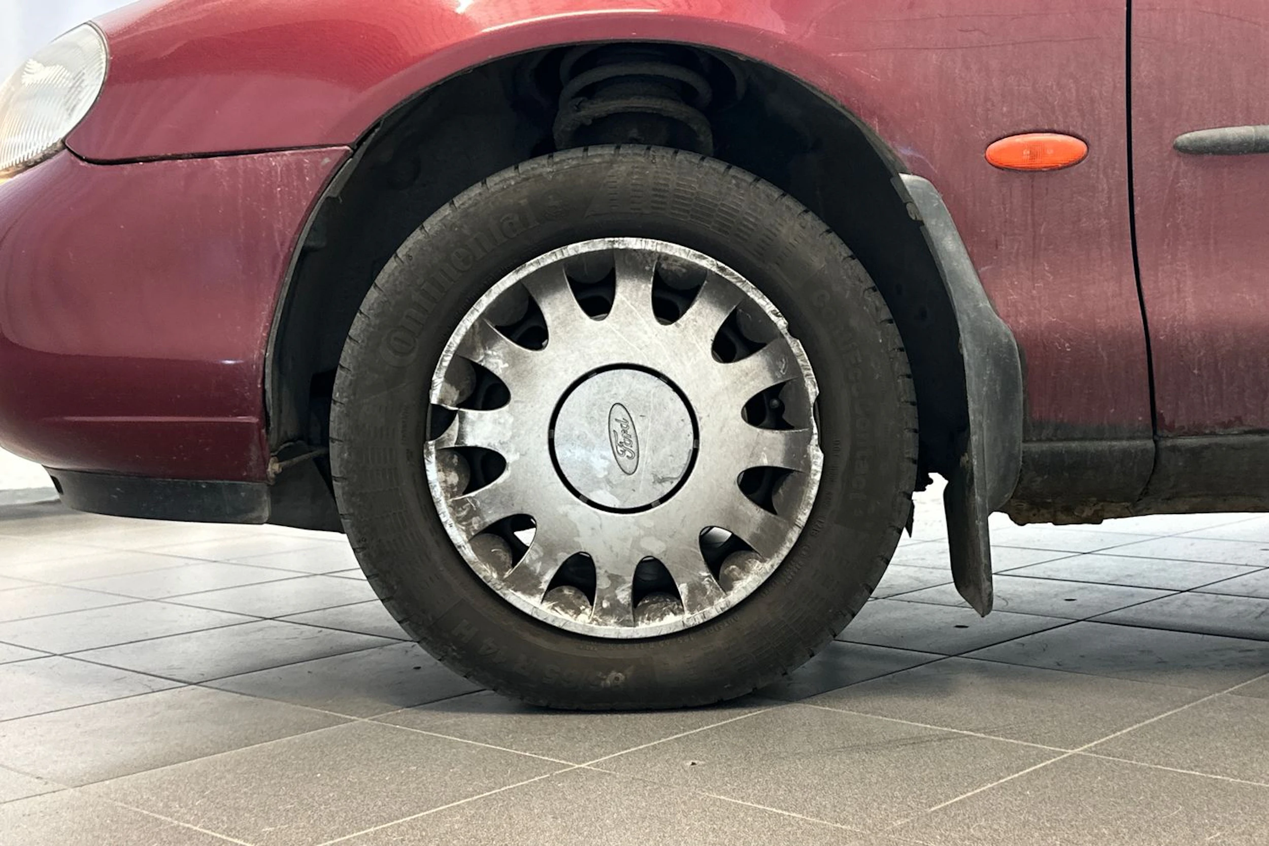 Punainen Ford MONDEO 1998 kuva 22.