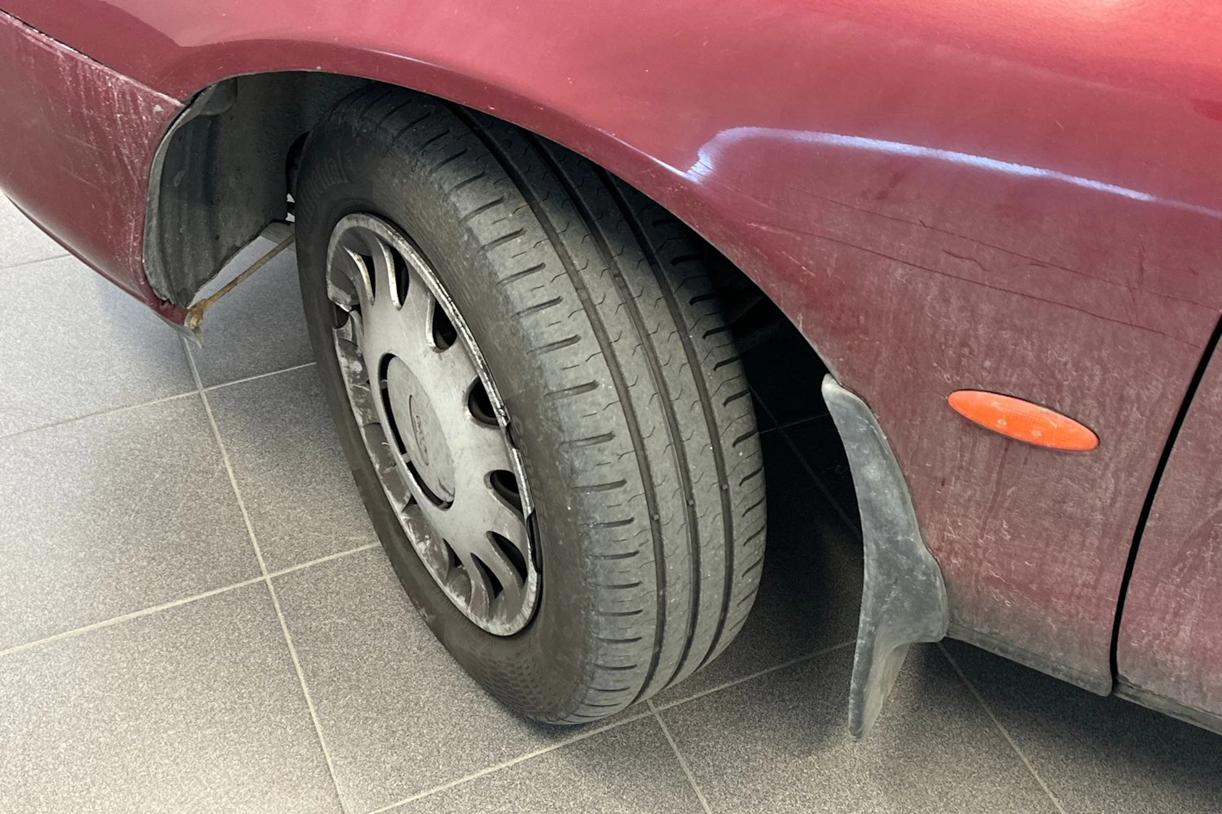 Punainen Ford MONDEO 1998 kuva 23.