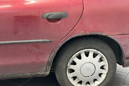 Punainen Ford MONDEO 1998 kuva 27.