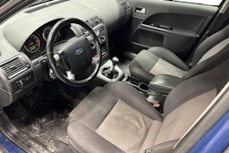 sininen Ford Mondeo 2001 kuva 6.