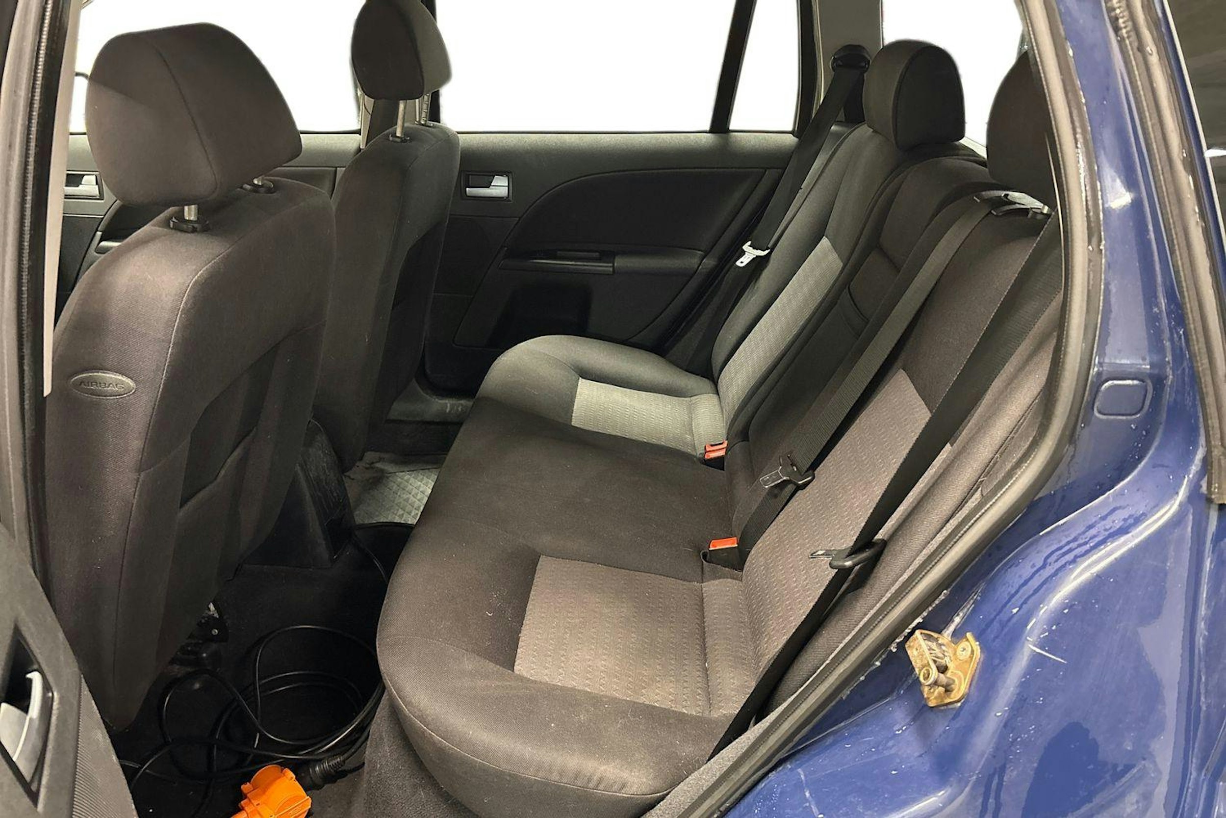 sininen Ford Mondeo 2001 kuva 8.