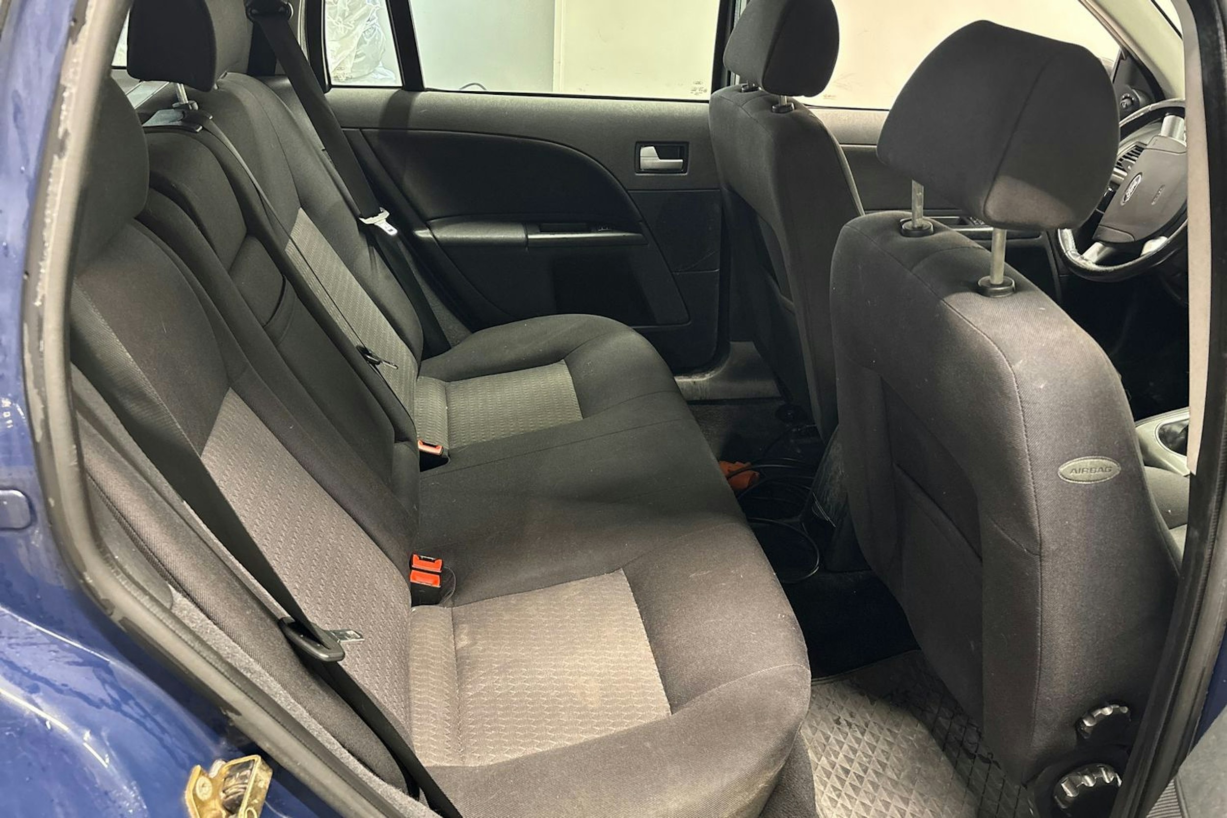 sininen Ford Mondeo 2001 kuva 11.