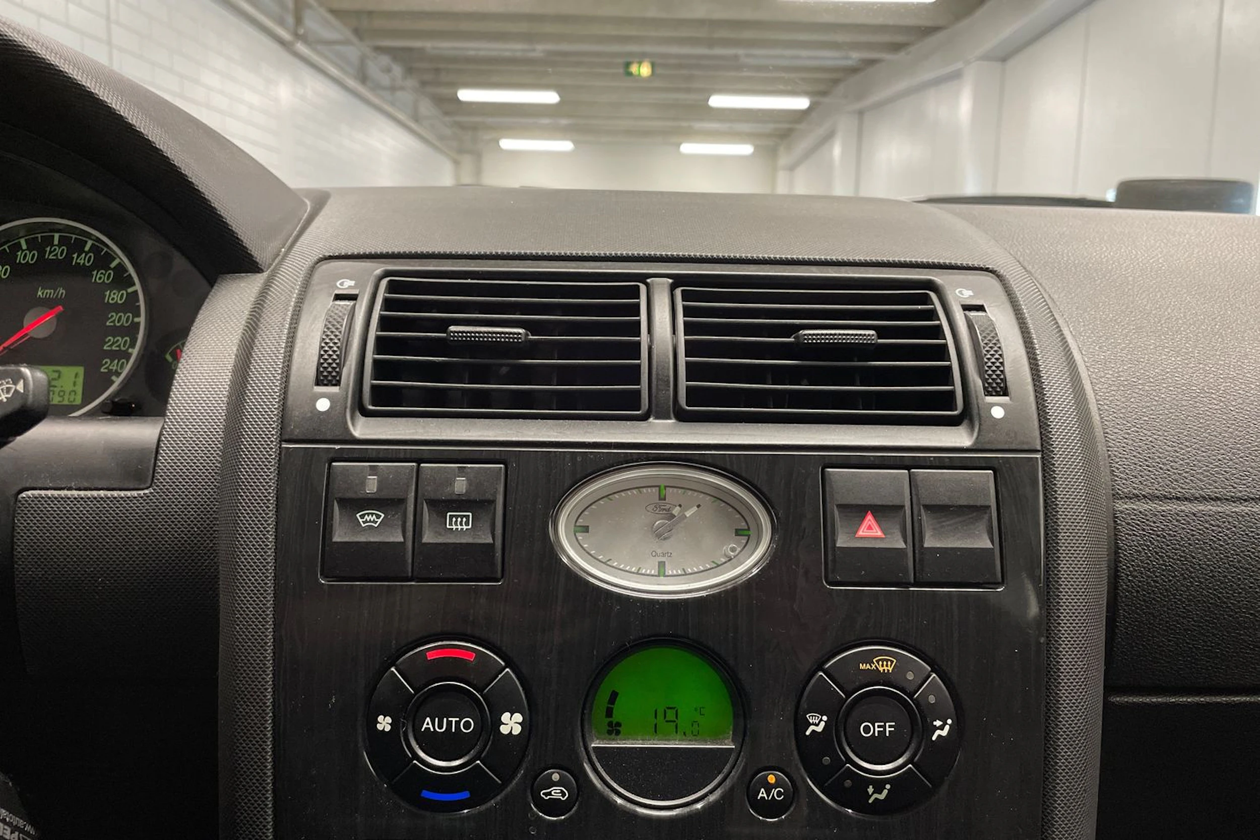 sininen Ford Mondeo 2003 kuva 14.