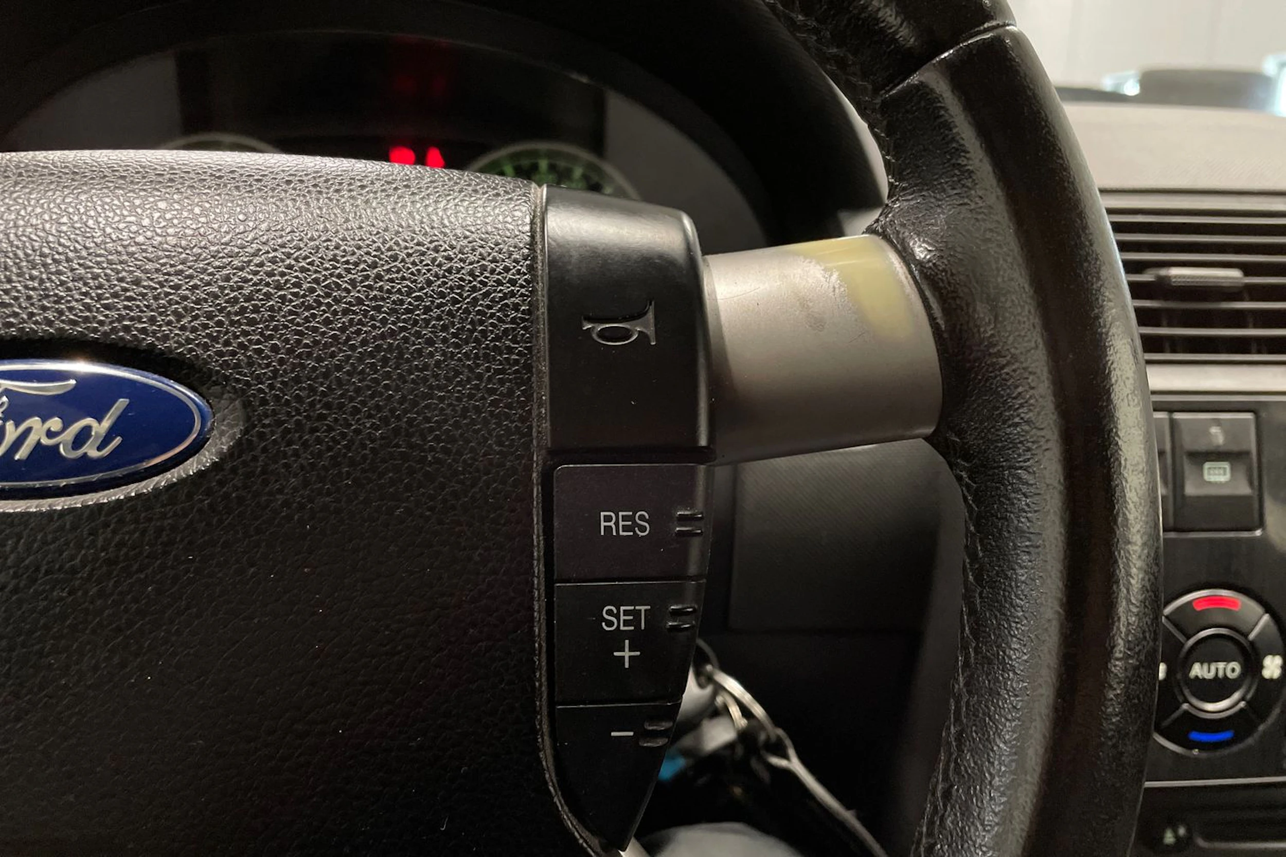 sininen Ford Mondeo 2003 kuva 18.