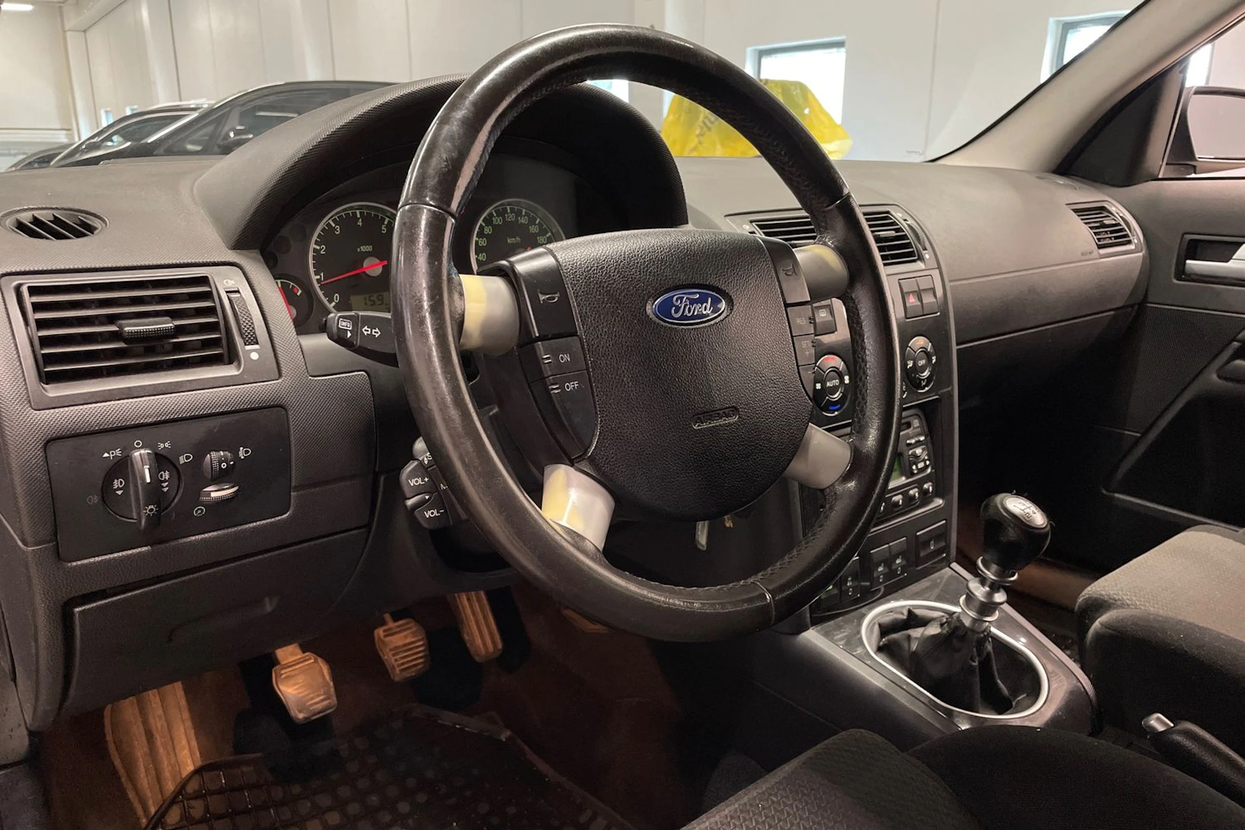 sininen Ford Mondeo 2003 kuva 19.