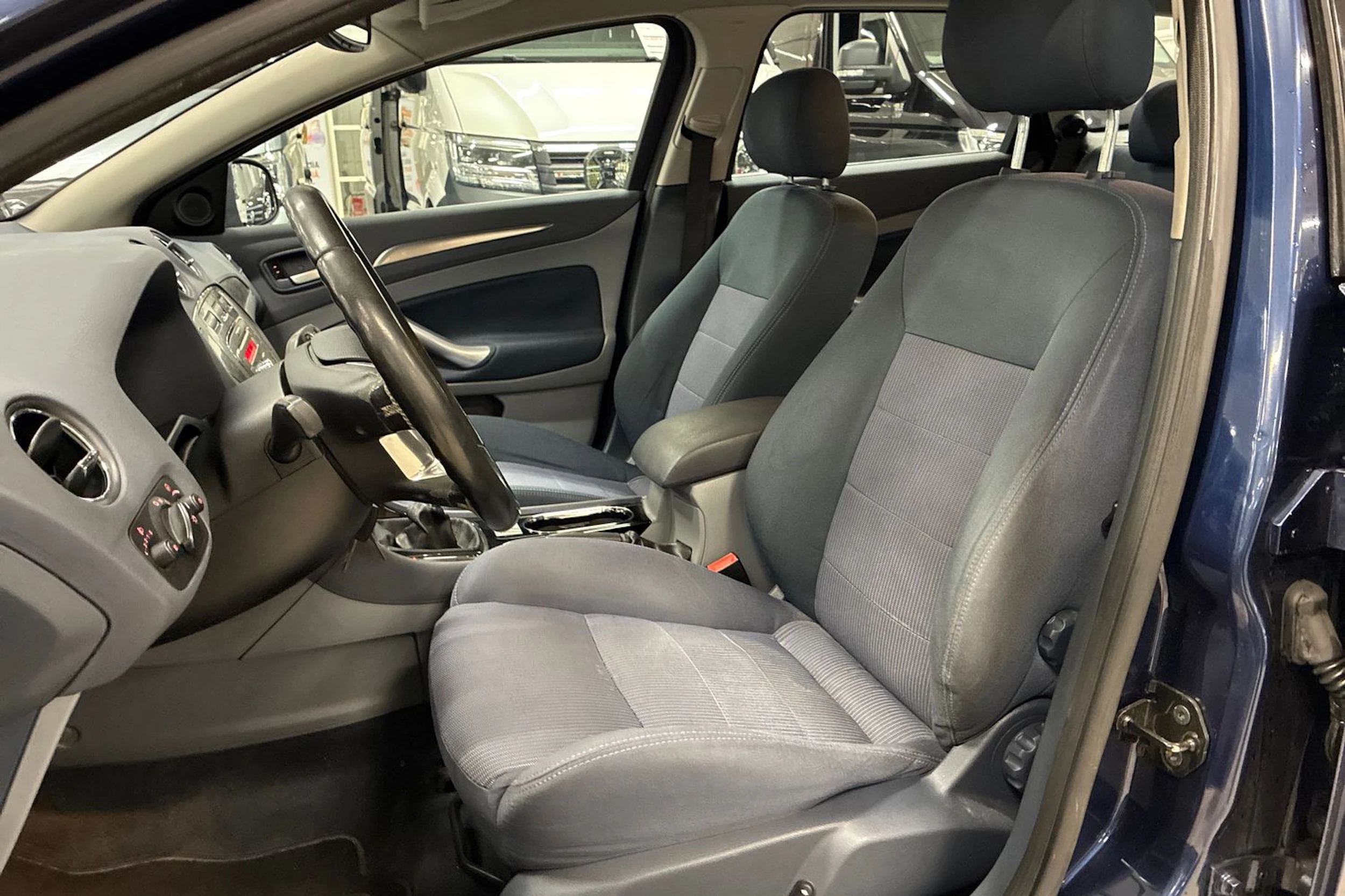 sininen Ford Mondeo 2007 kuva 19.