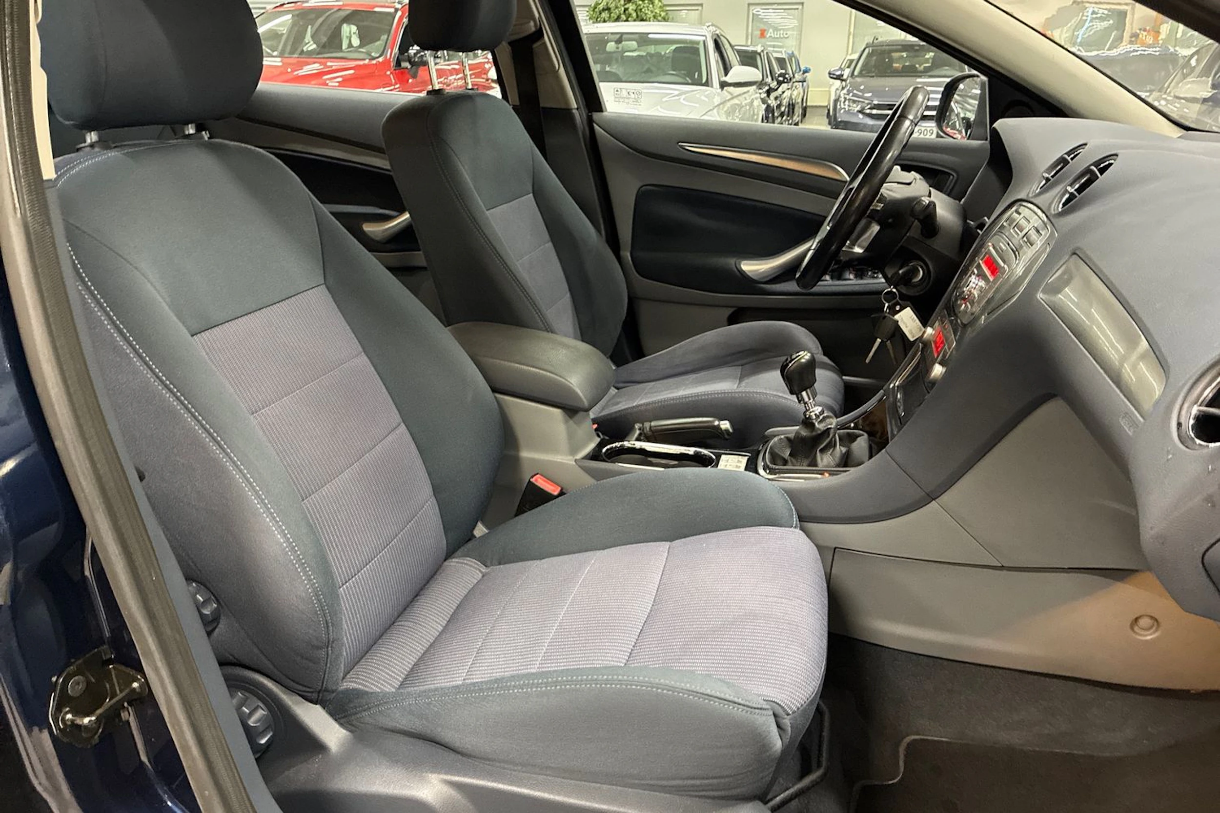 sininen Ford Mondeo 2007 kuva 22.