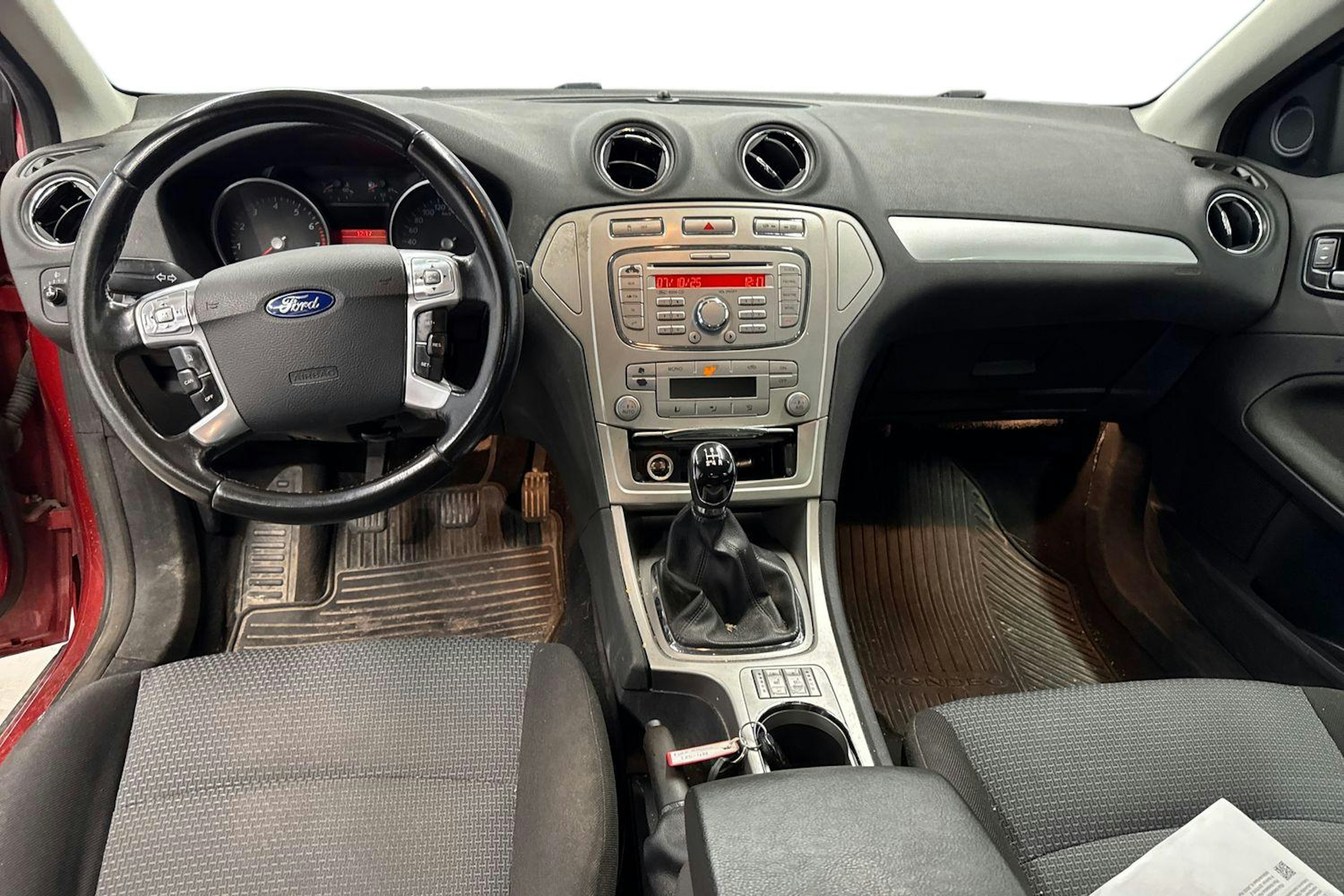 punainen Ford Mondeo 2008 kuva 9.