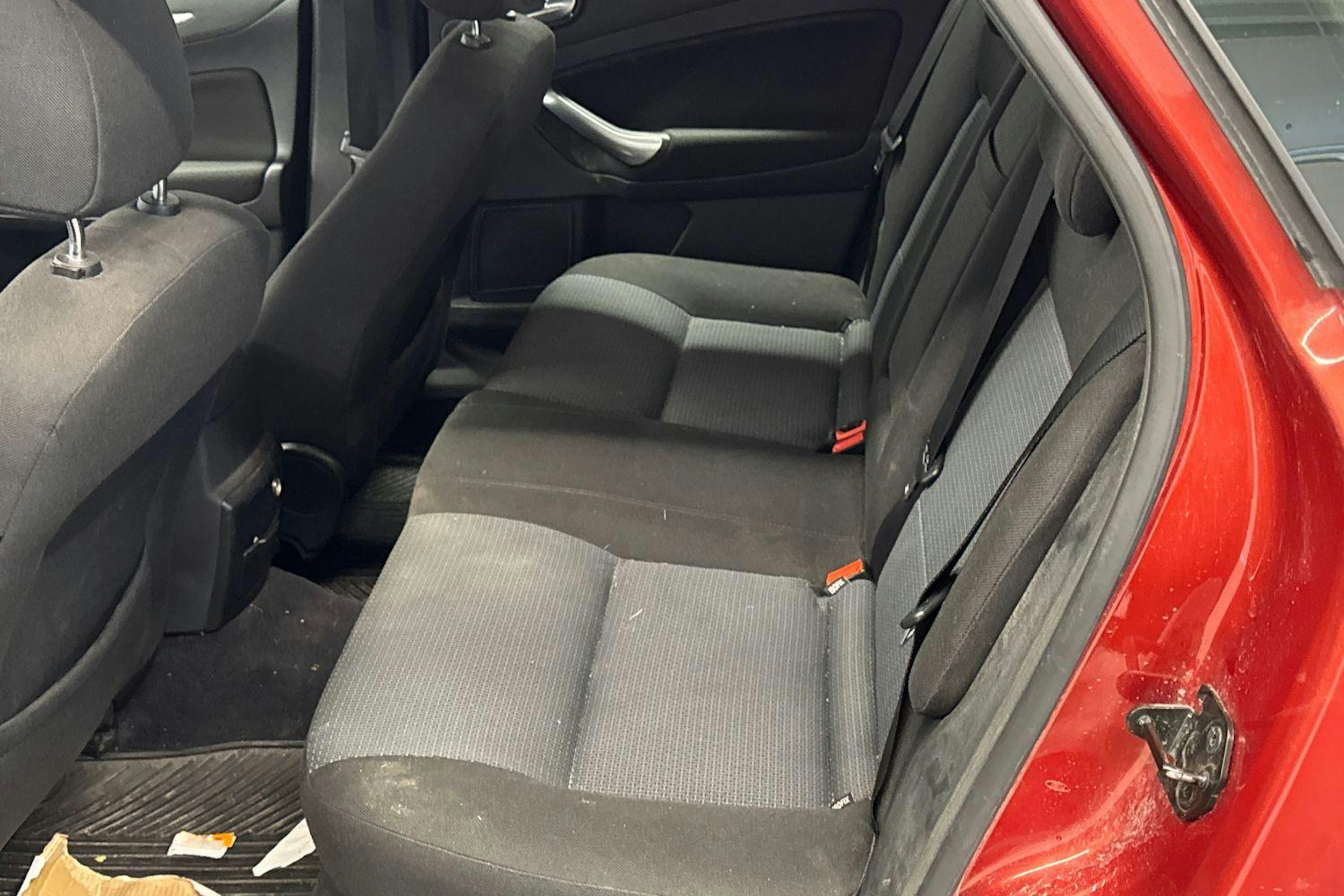 punainen Ford Mondeo 2008 kuva 10.