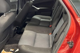 punainen Ford Mondeo 2008 kuva 10.