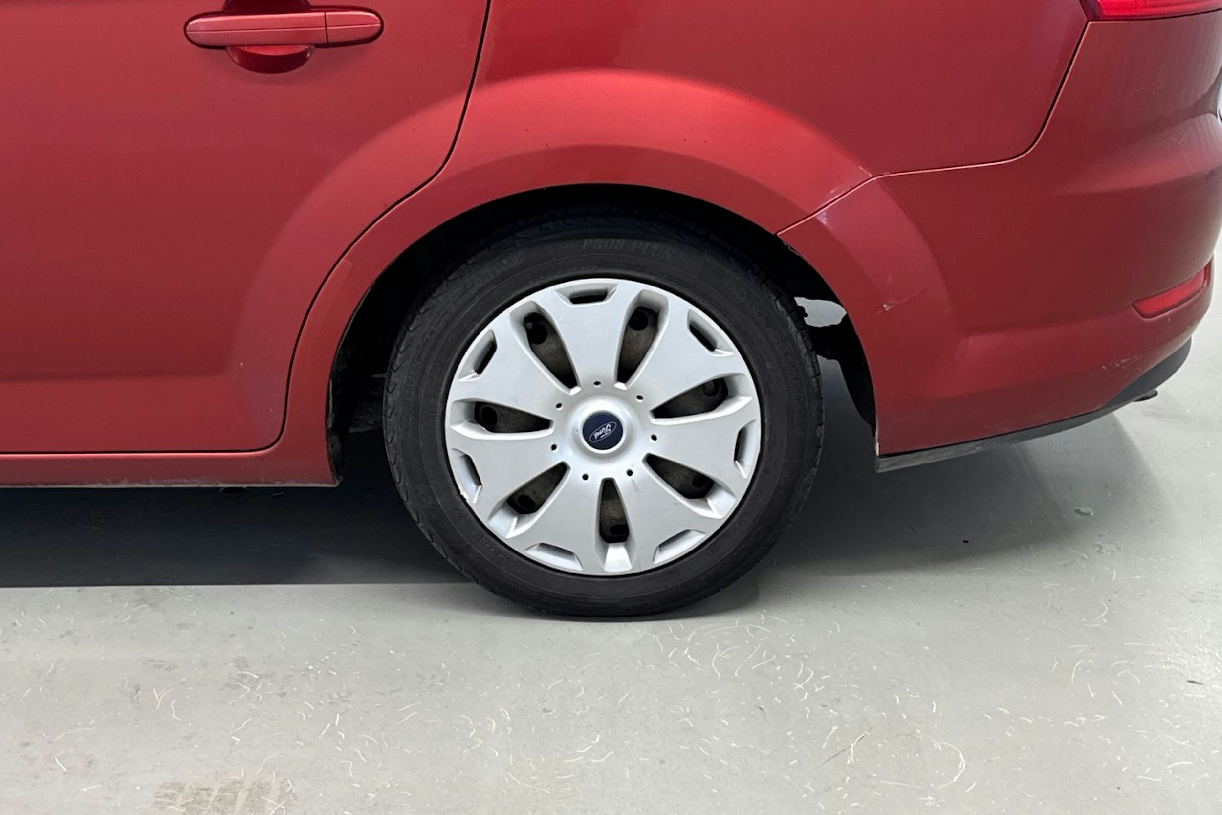 punainen Ford Mondeo 2008 kuva 13.
