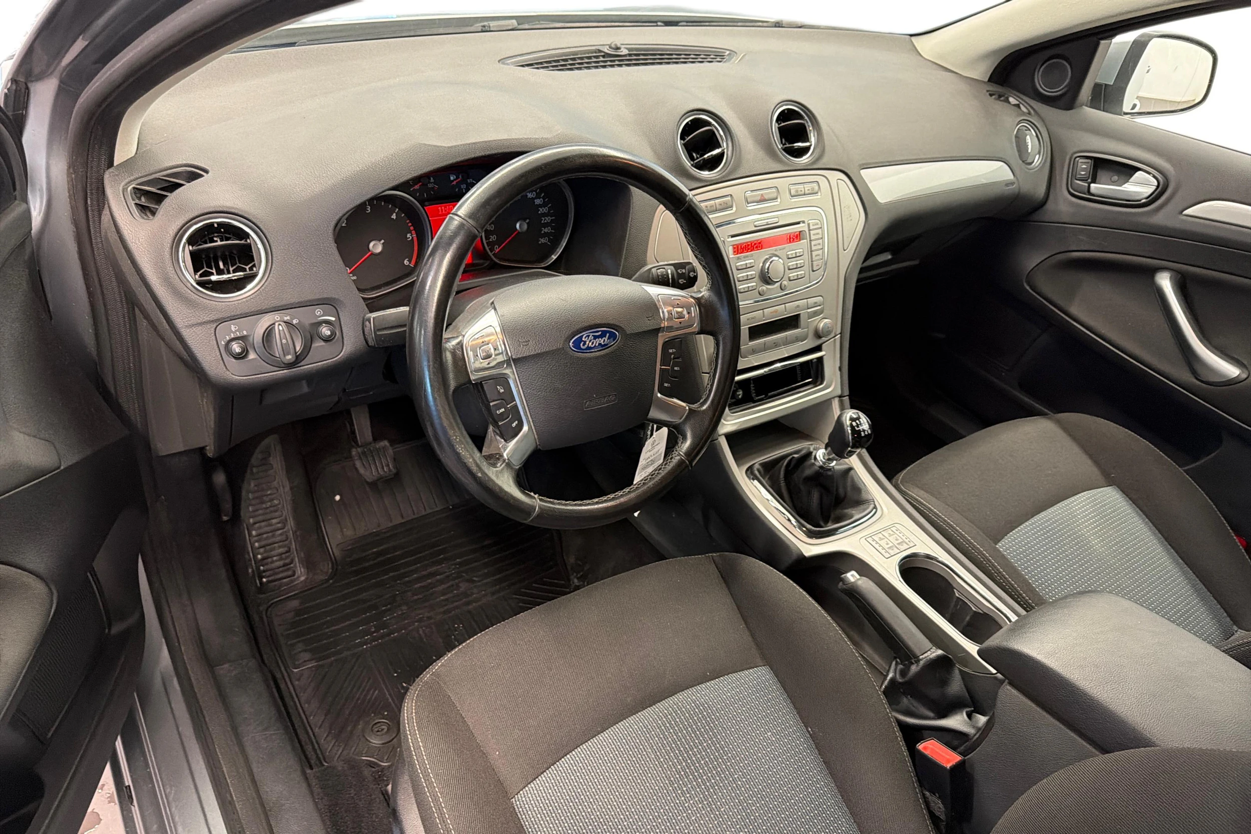 harmaa Ford Mondeo 2009 kuva 6.