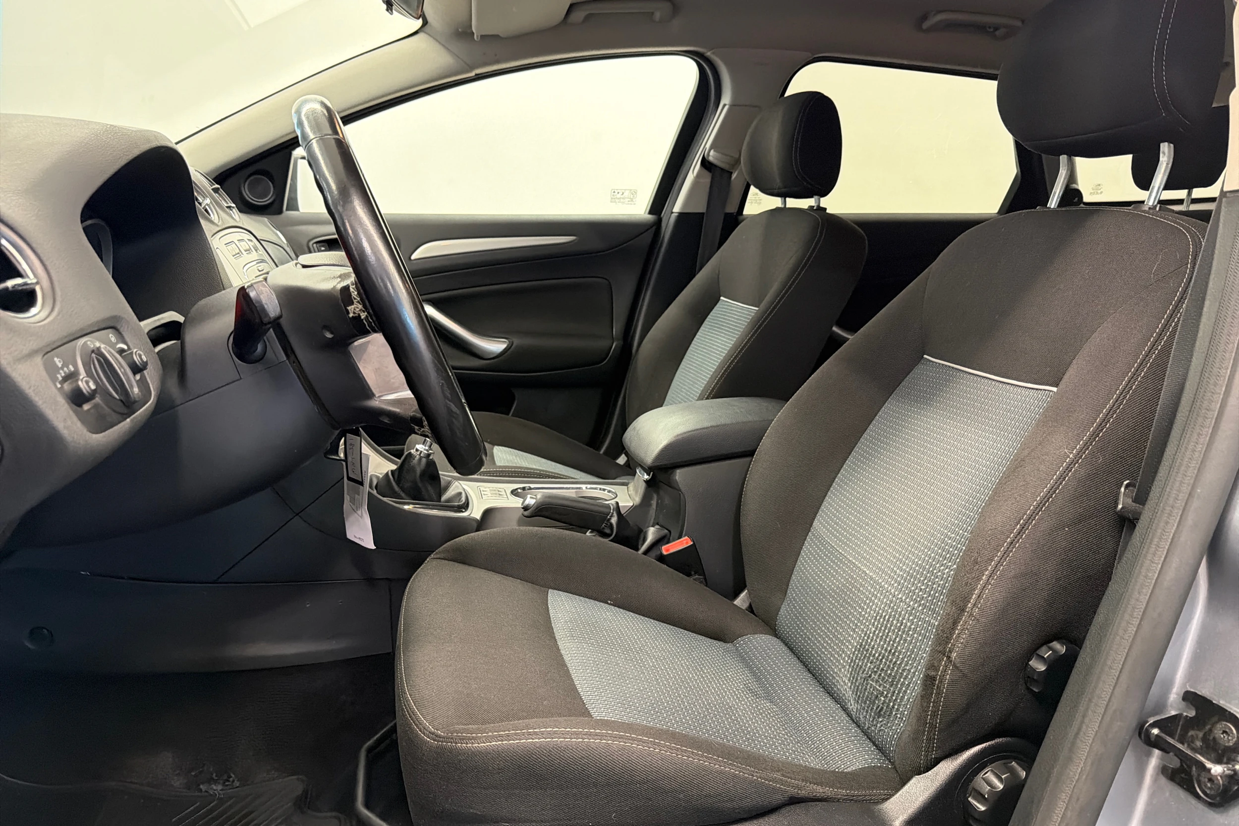 harmaa Ford Mondeo 2009 kuva 11.