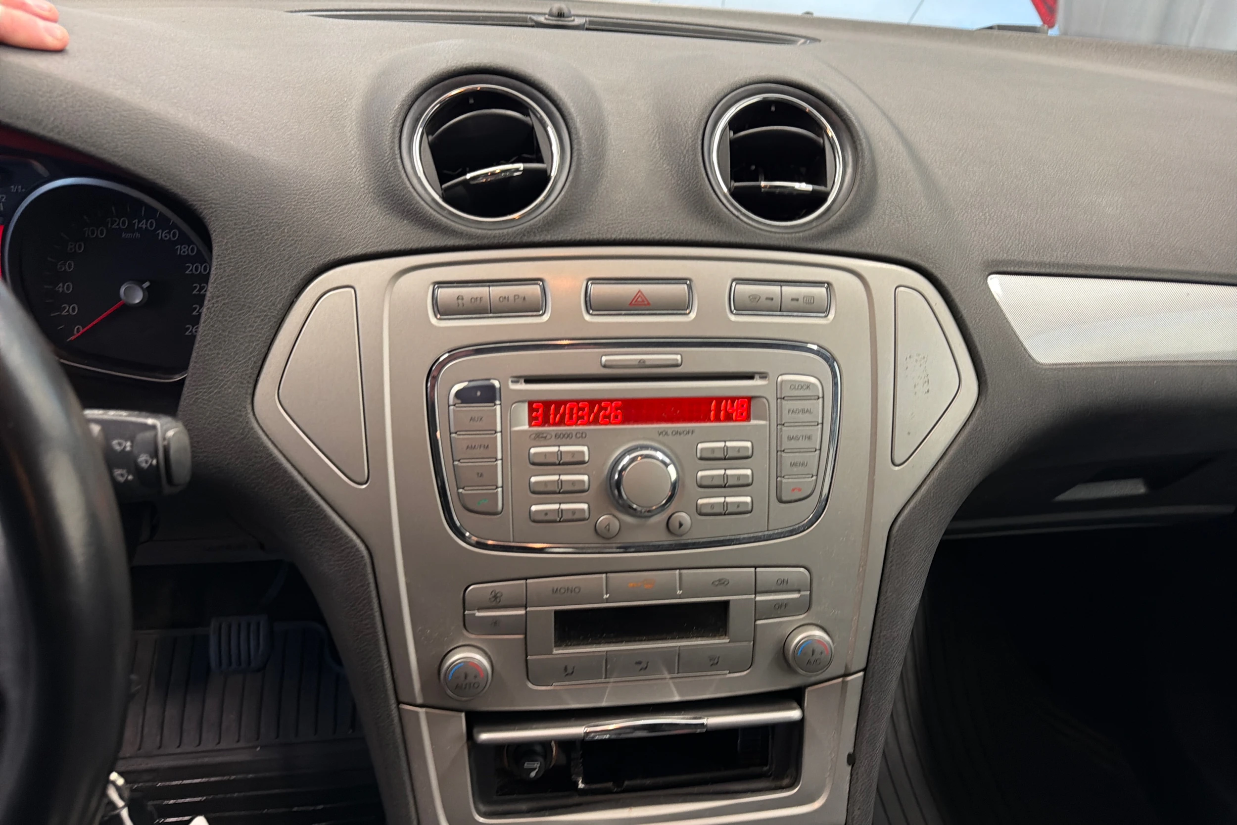 harmaa Ford Mondeo 2009 kuva 14.