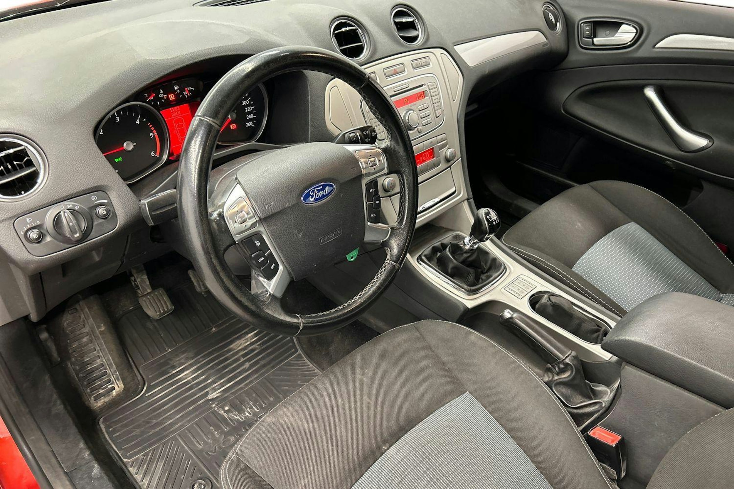 punainen Ford Mondeo 2009 kuva 6.