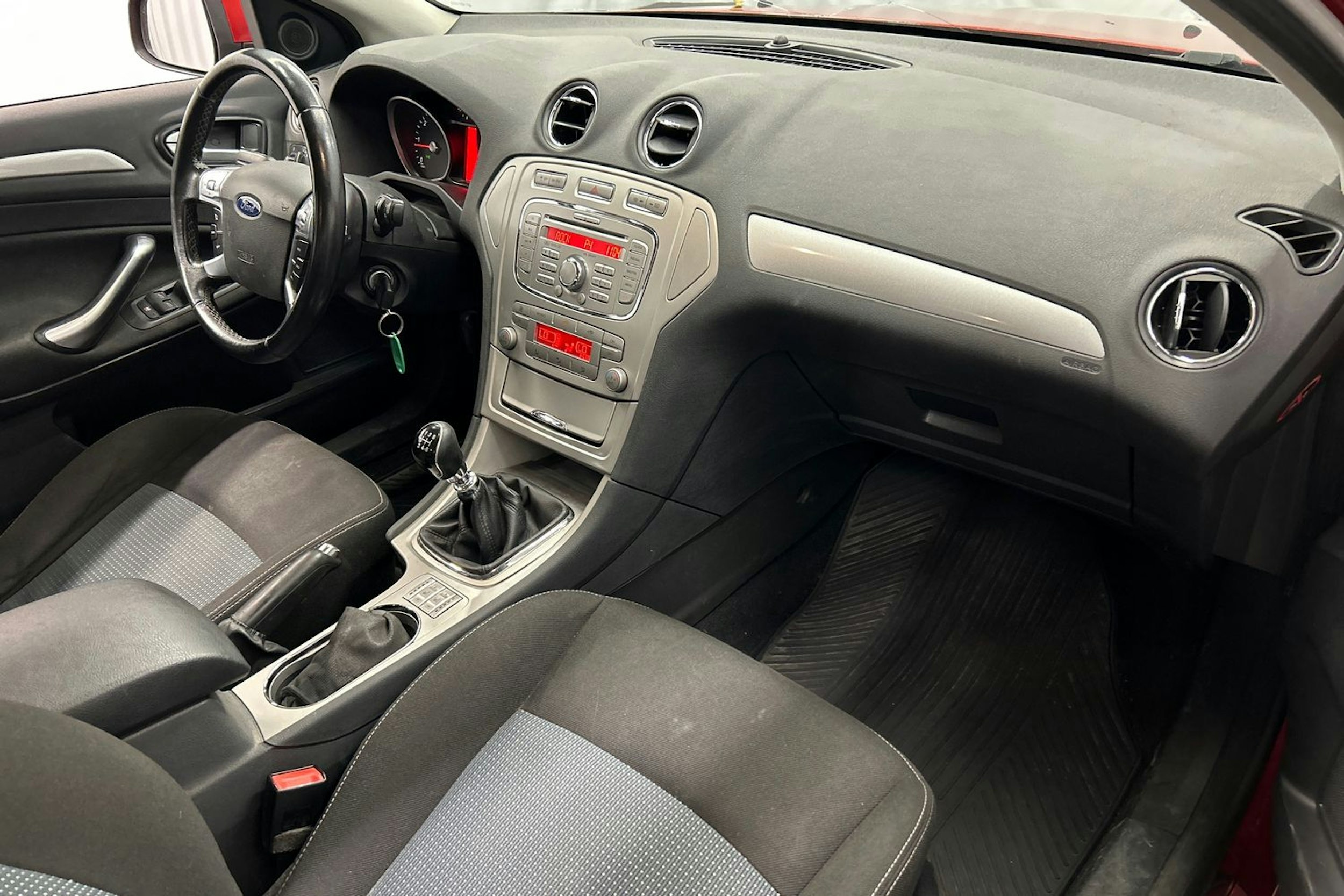 punainen Ford Mondeo 2009 kuva 11.