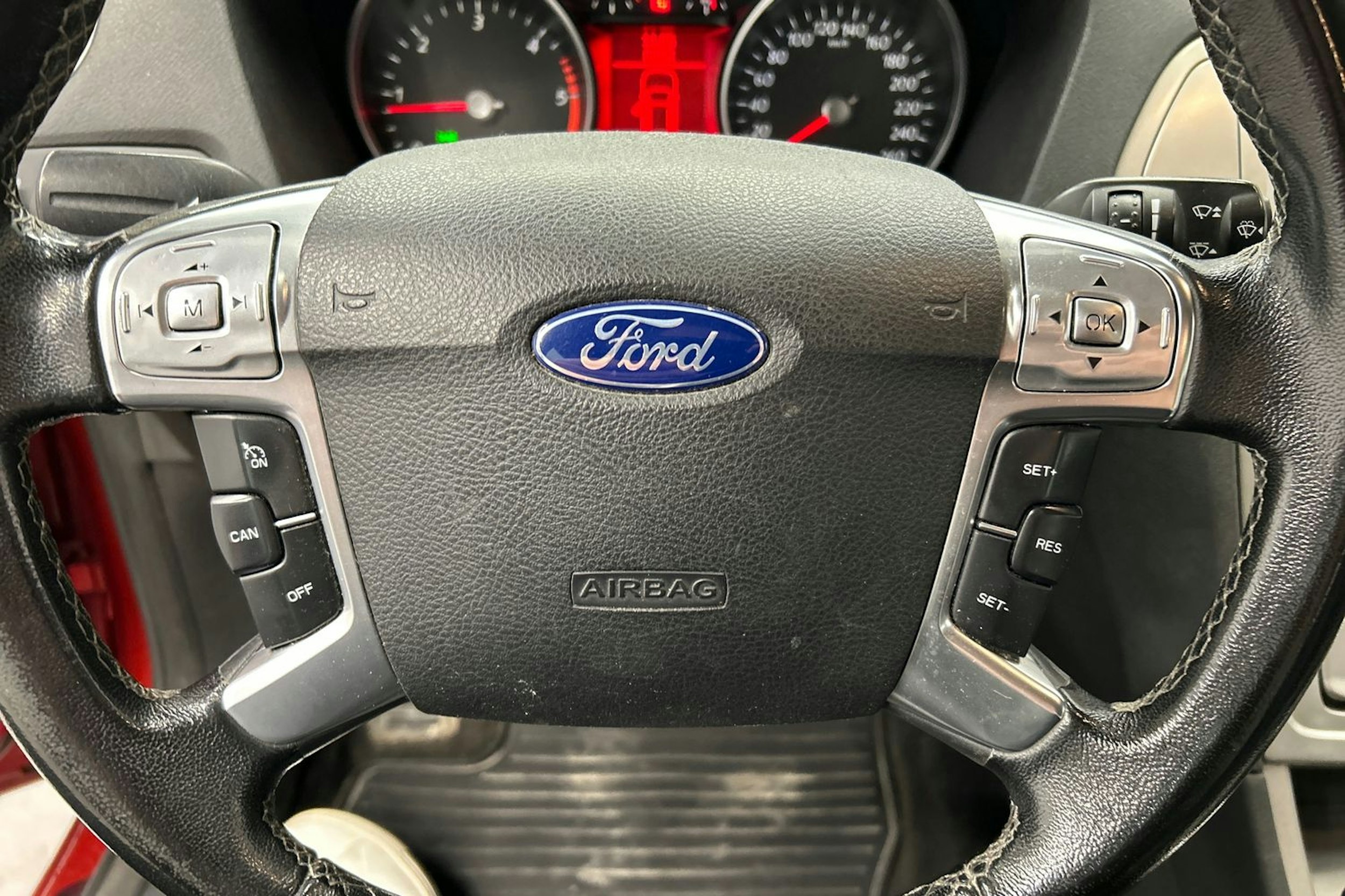 punainen Ford Mondeo 2009 kuva 14.