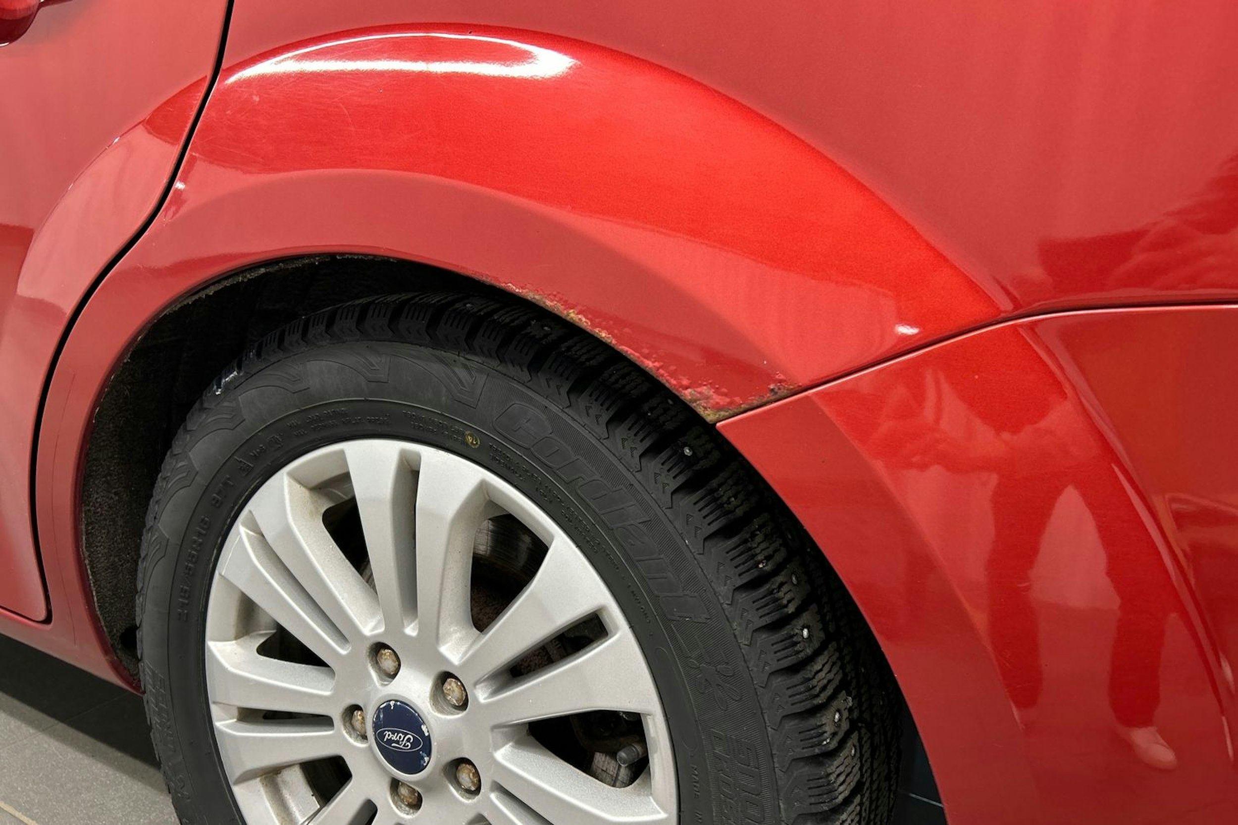 punainen Ford Mondeo 2009 kuva 20.