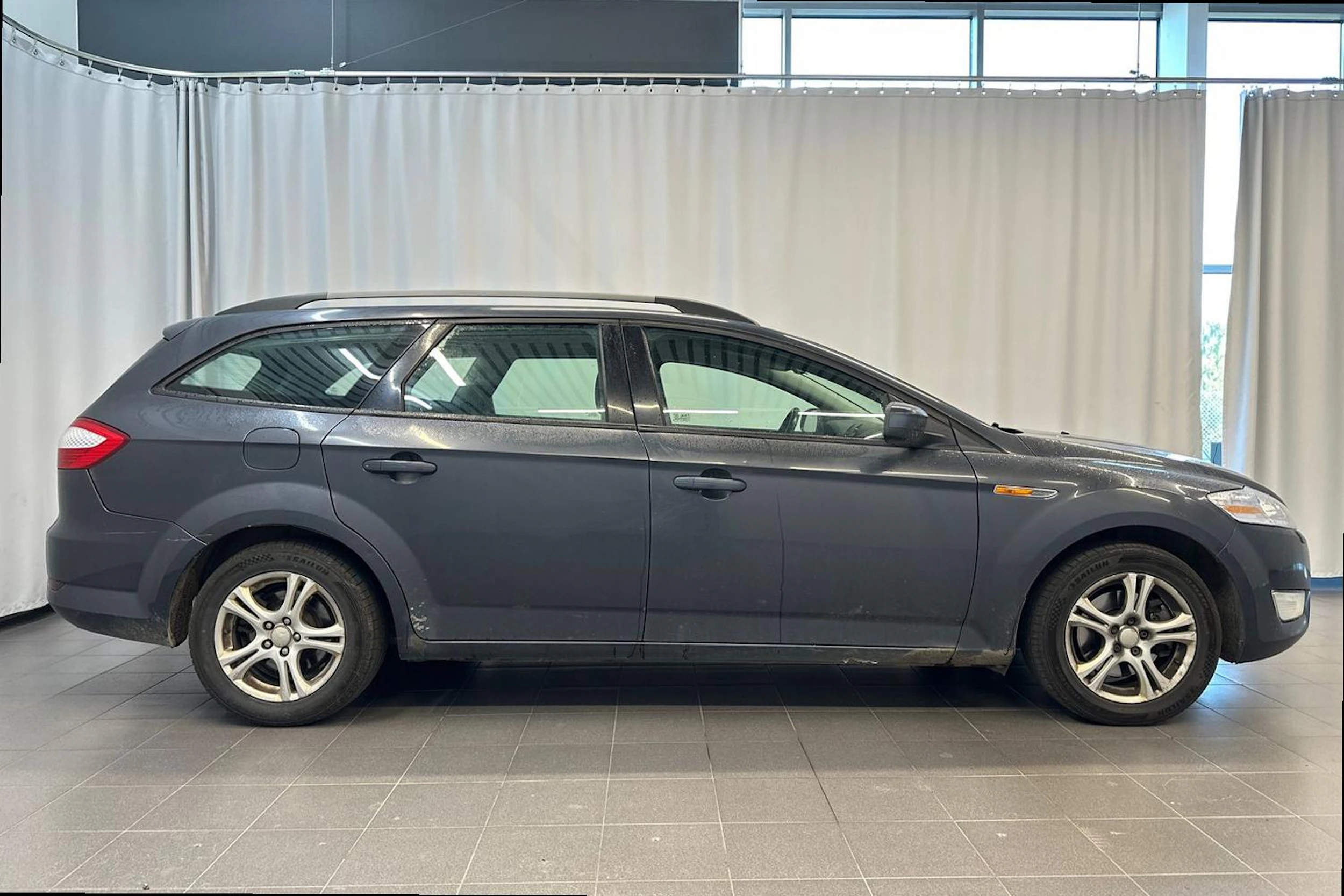 harmaa Ford Mondeo 2010 kuva 8.