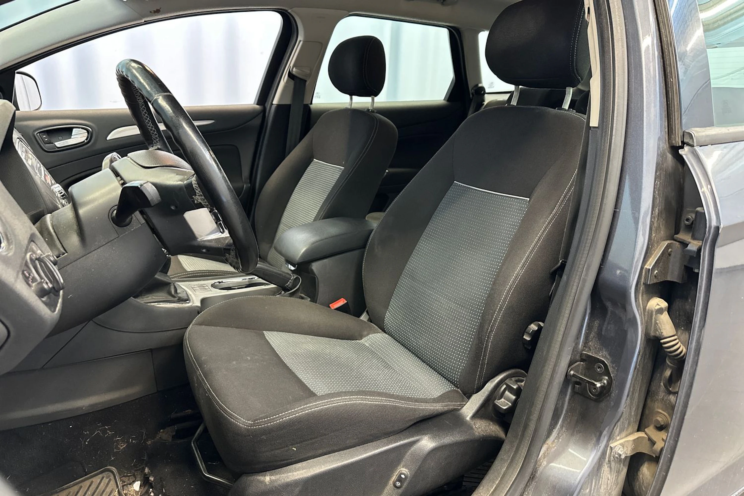 harmaa Ford Mondeo 2010 kuva 10.