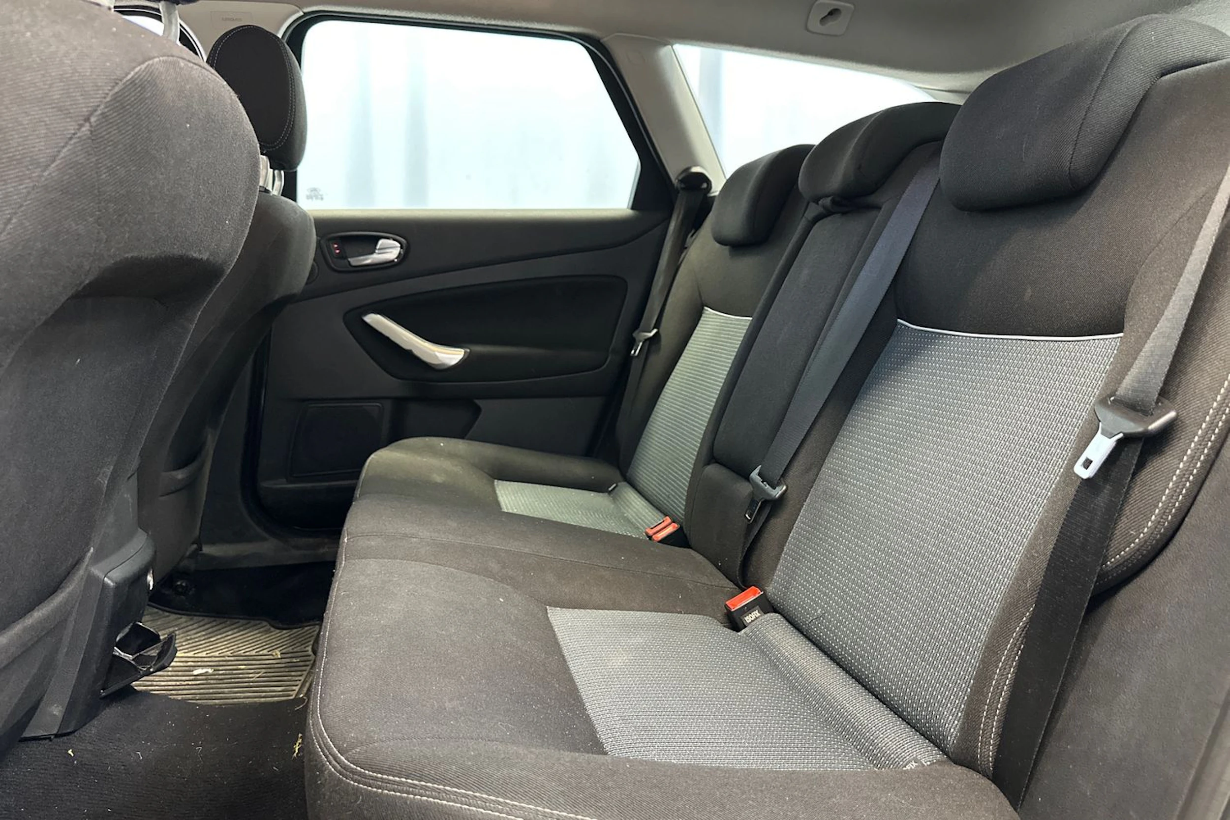 harmaa Ford Mondeo 2010 kuva 11.