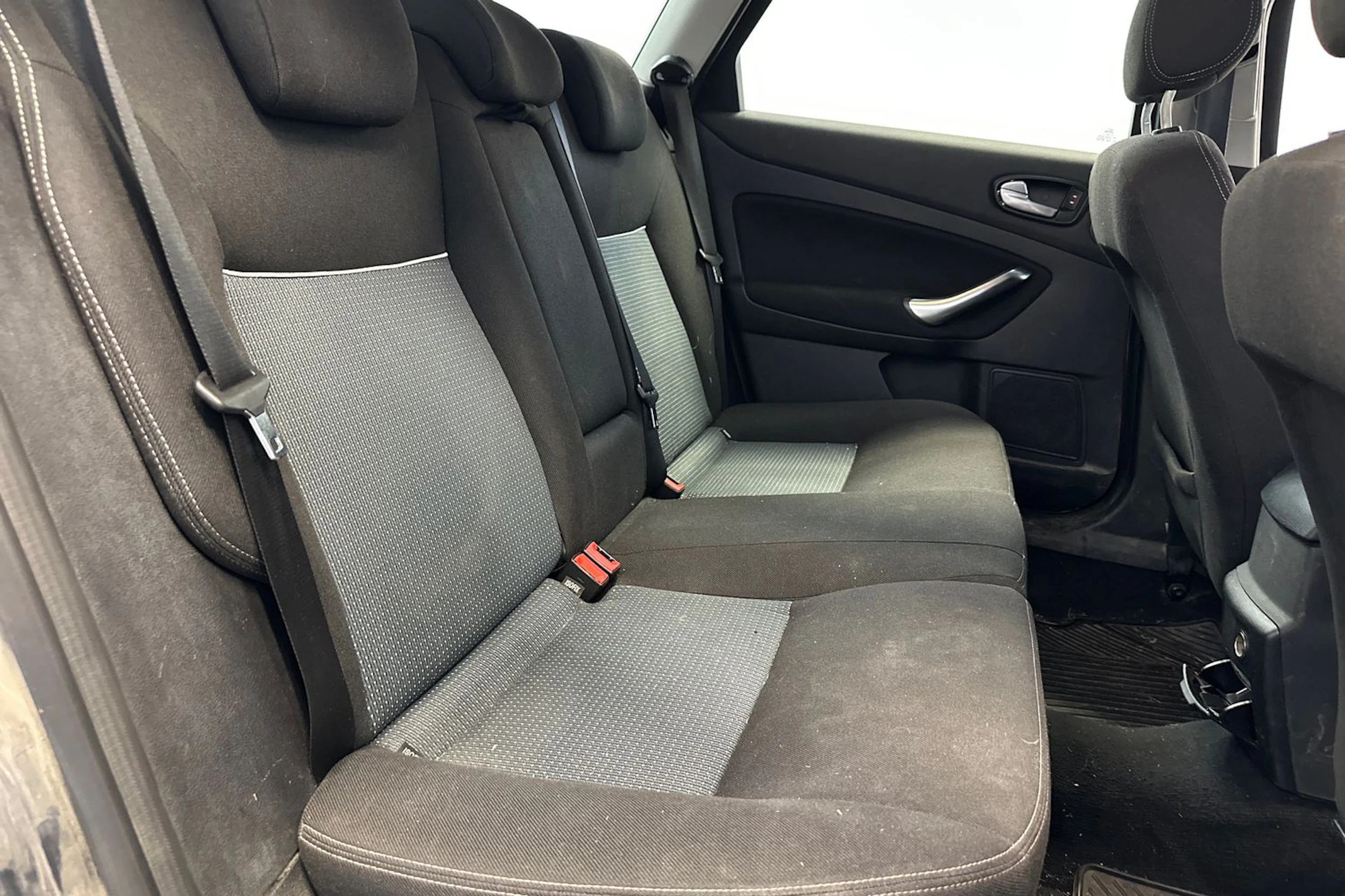 harmaa Ford Mondeo 2010 kuva 13.