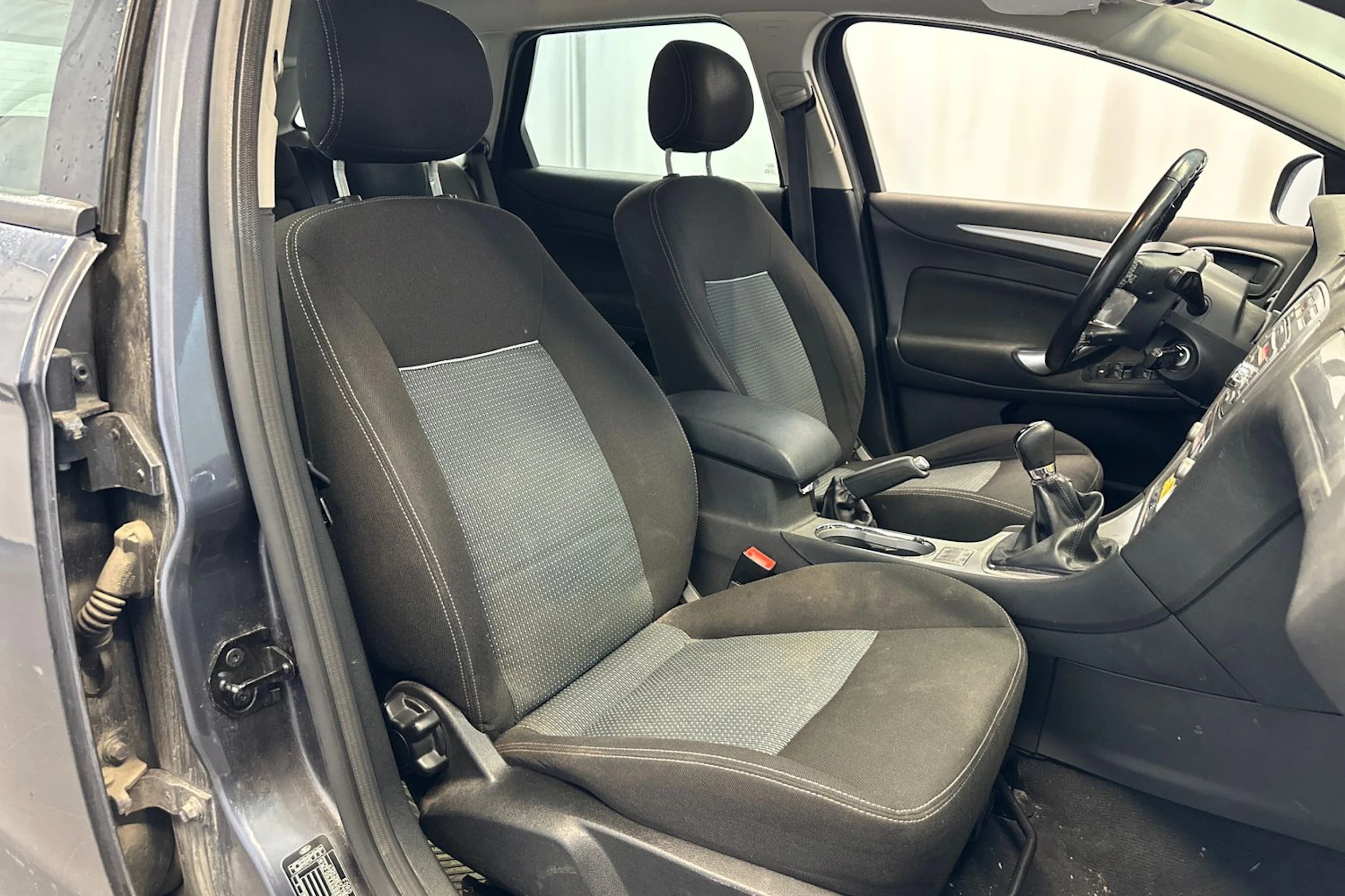 harmaa Ford Mondeo 2010 kuva 14.