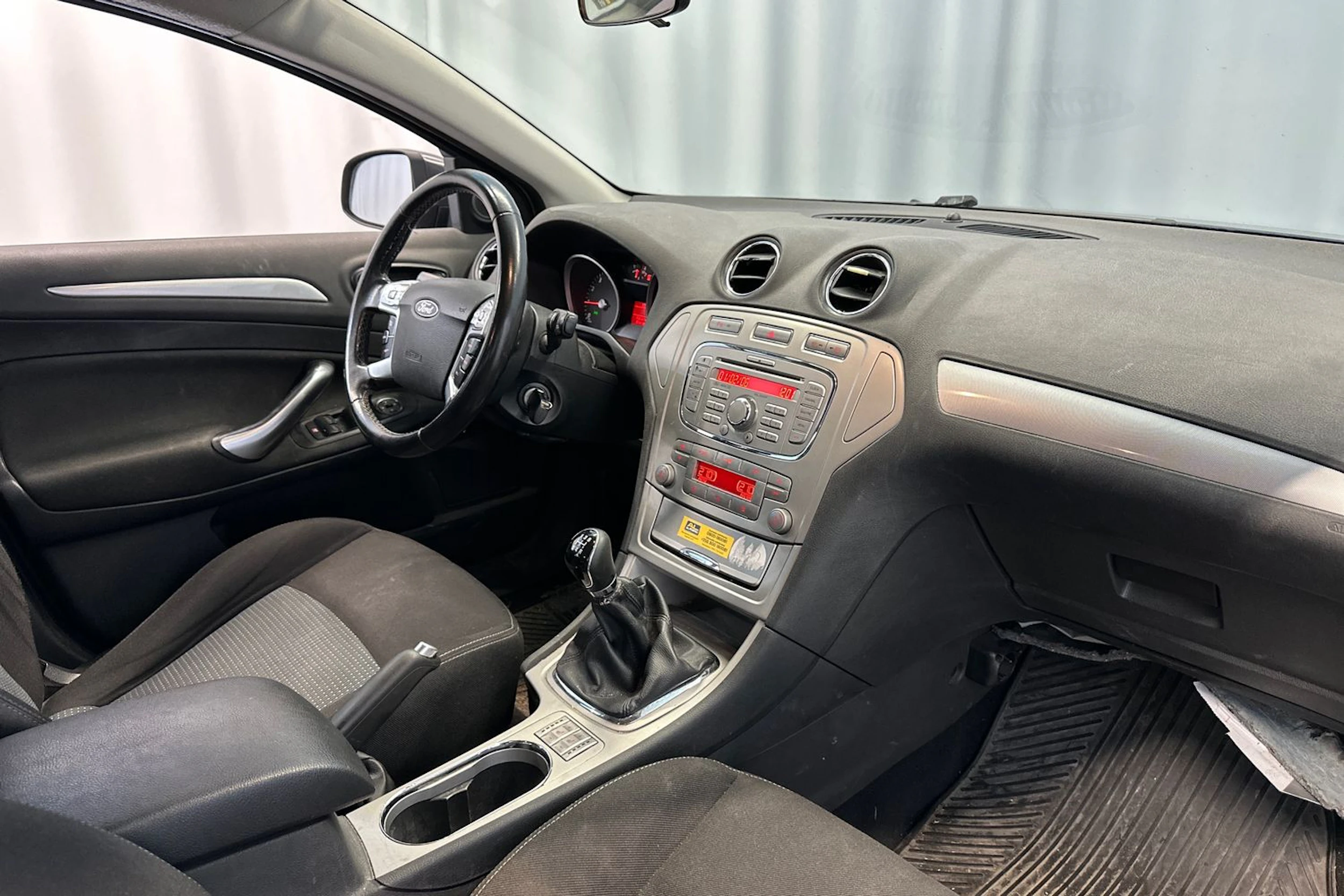 harmaa Ford Mondeo 2010 kuva 15.