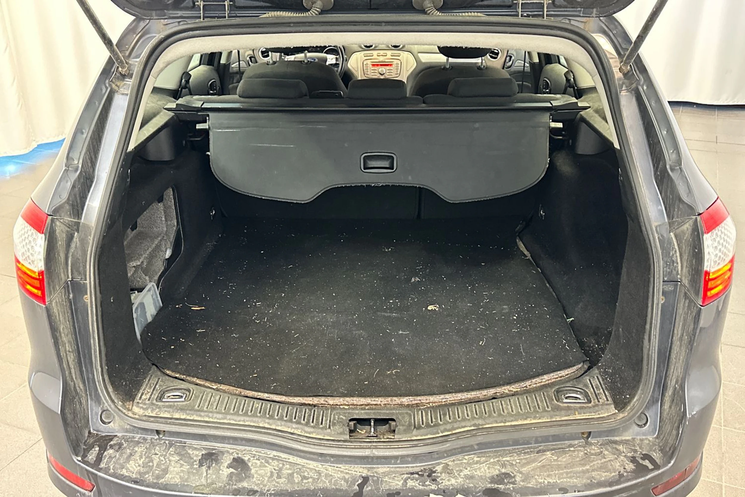 harmaa Ford Mondeo 2010 kuva 16.