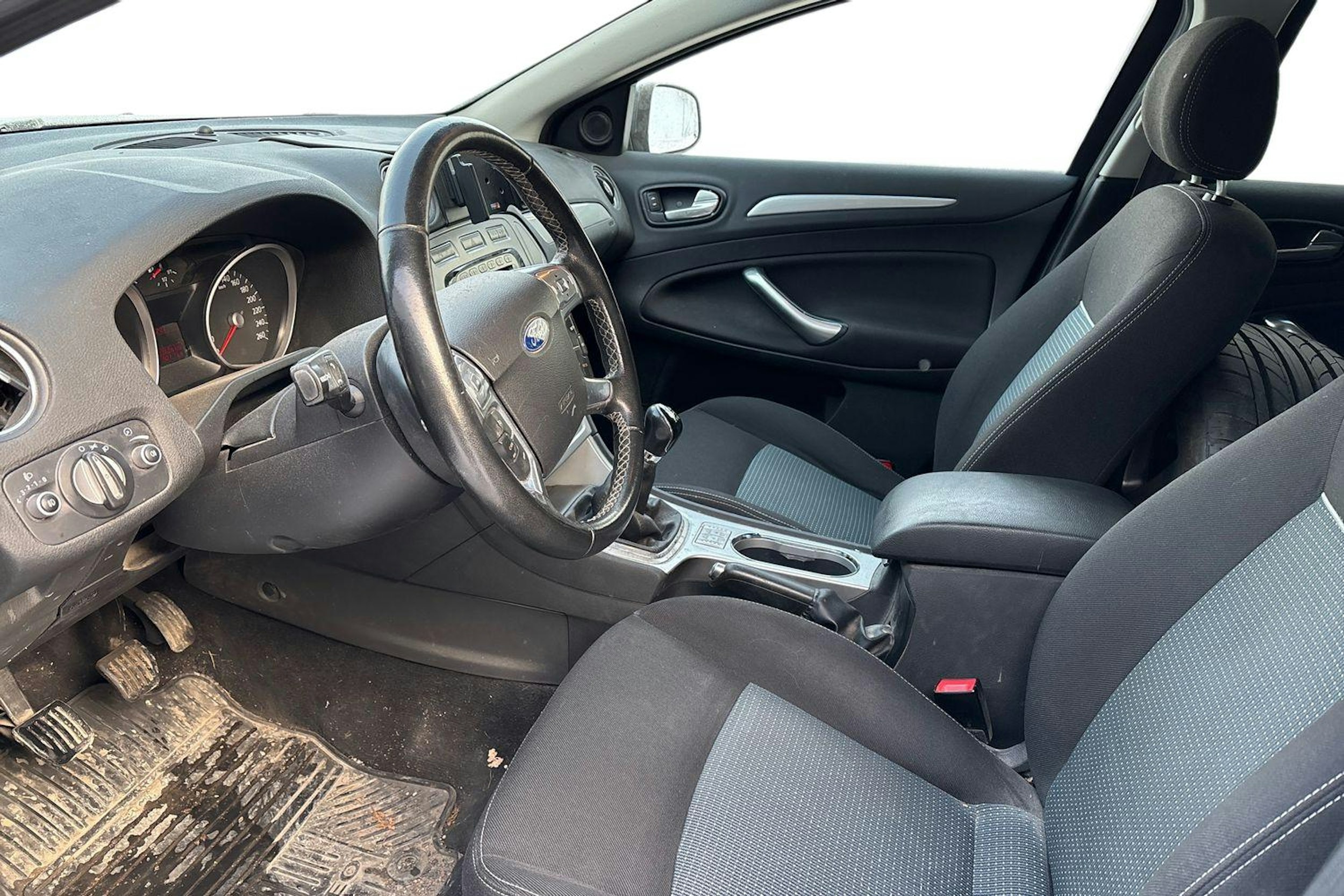 harmaa Ford Mondeo 2010 kuva 3.