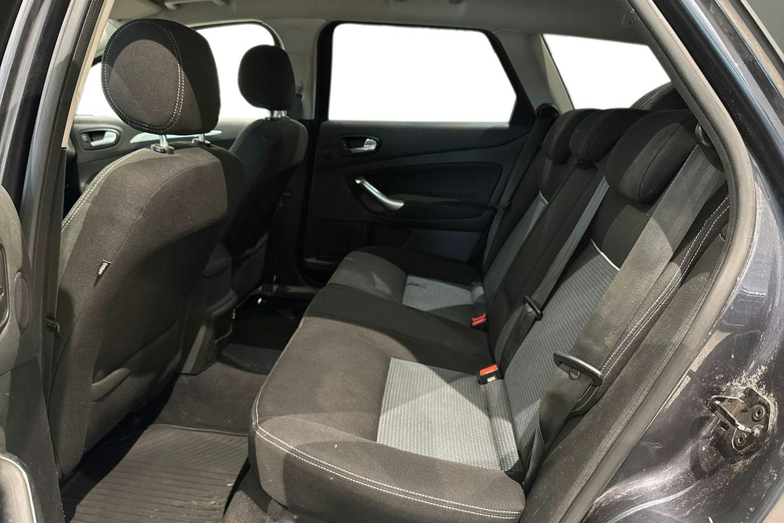 harmaa Ford Mondeo 2010 kuva 10.