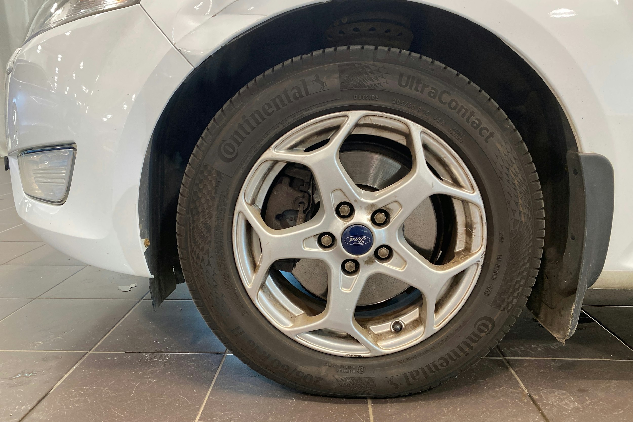 Valkoinen Ford MONDEO 2010 kuva 9.