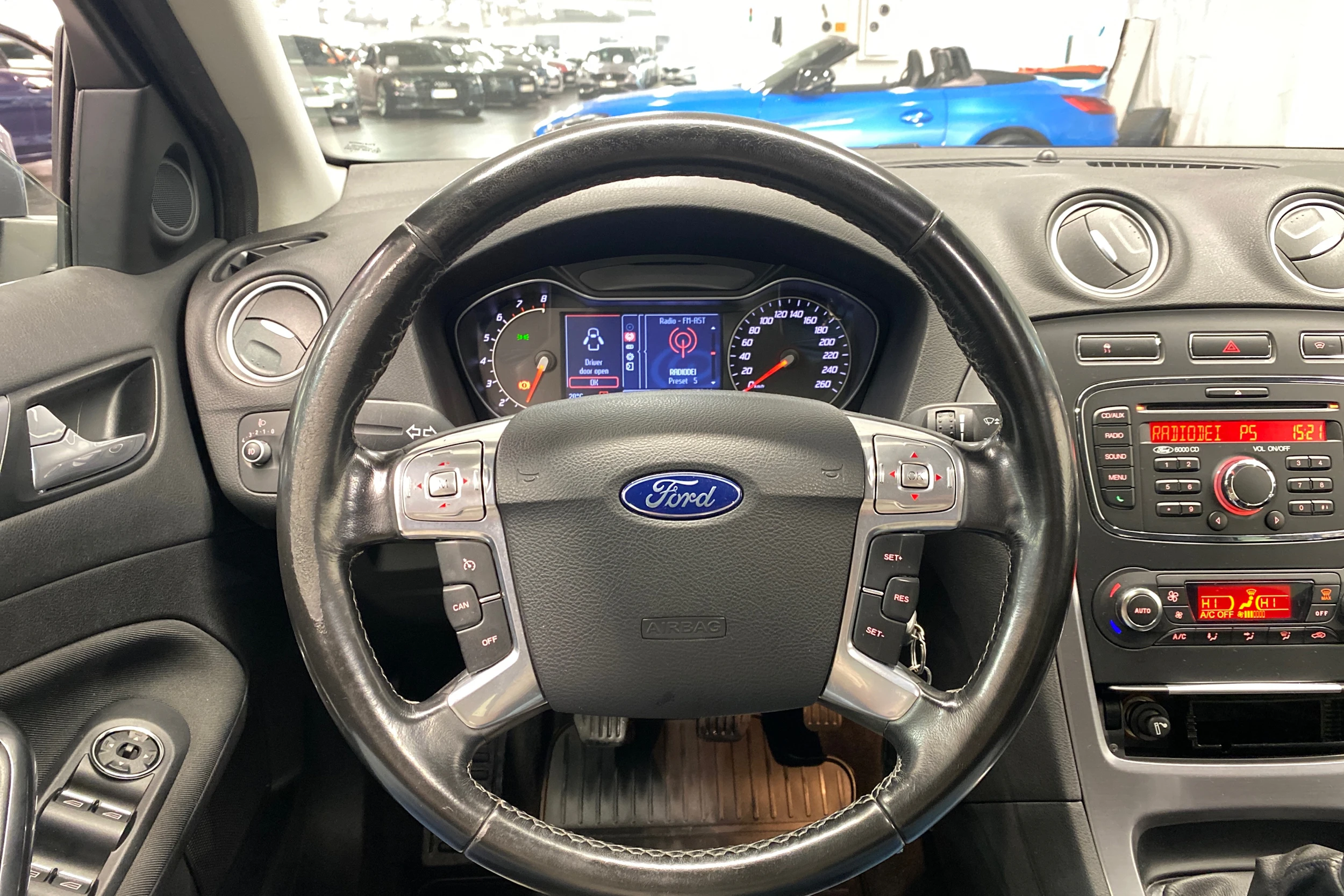 ruskea (beige) Ford Mondeo 2011 kuva 11.