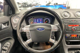 ruskea (beige) Ford Mondeo 2011 kuva 11.